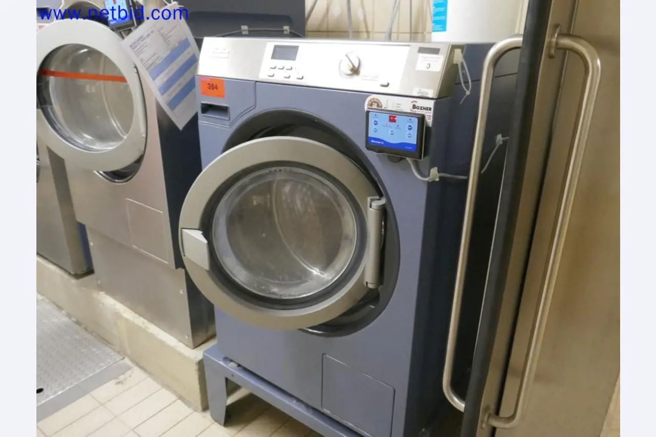 Medyczne urządzenia techniczne, wyposażenie i meble szpitalne-1