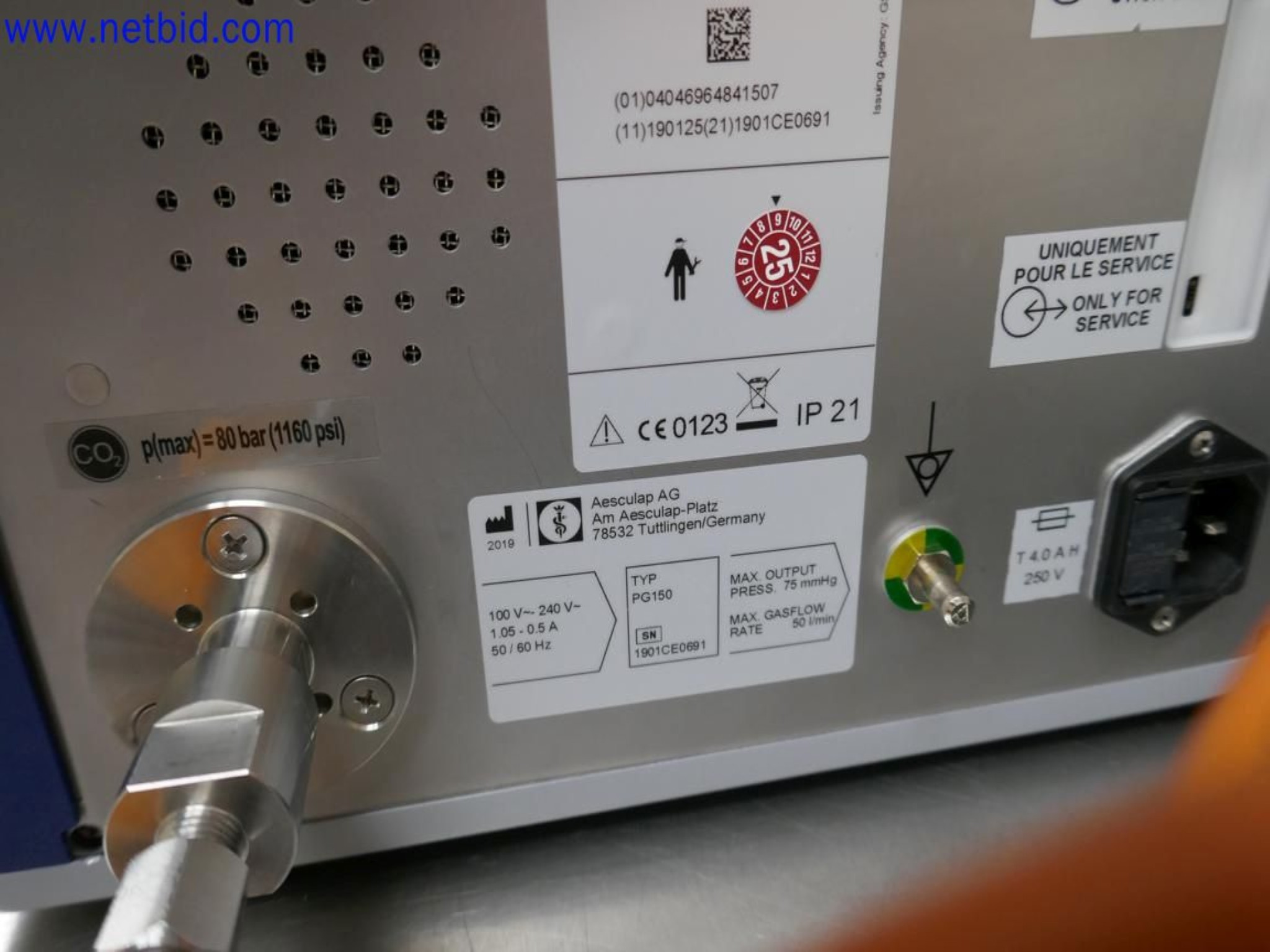 Medyczne urządzenia techniczne, wyposażenie i meble szpitalne-2