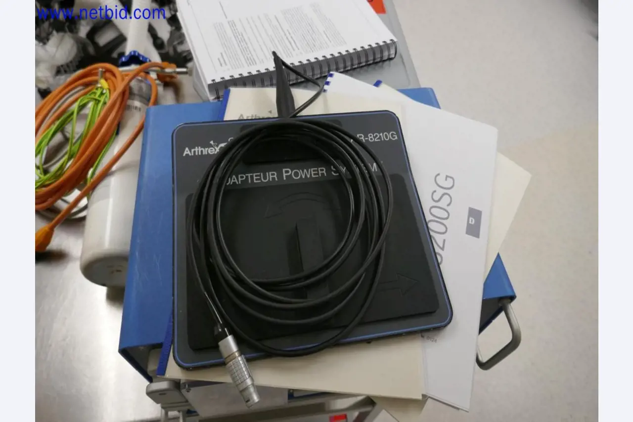 Medyczne urządzenia techniczne, wyposażenie i meble szpitalne-5