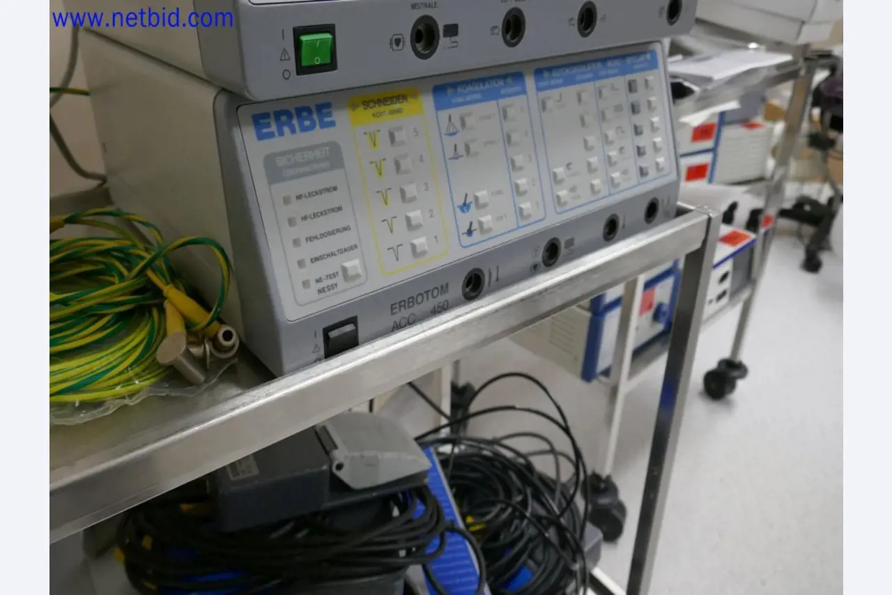 Medyczne urządzenia techniczne, wyposażenie i meble szpitalne-4