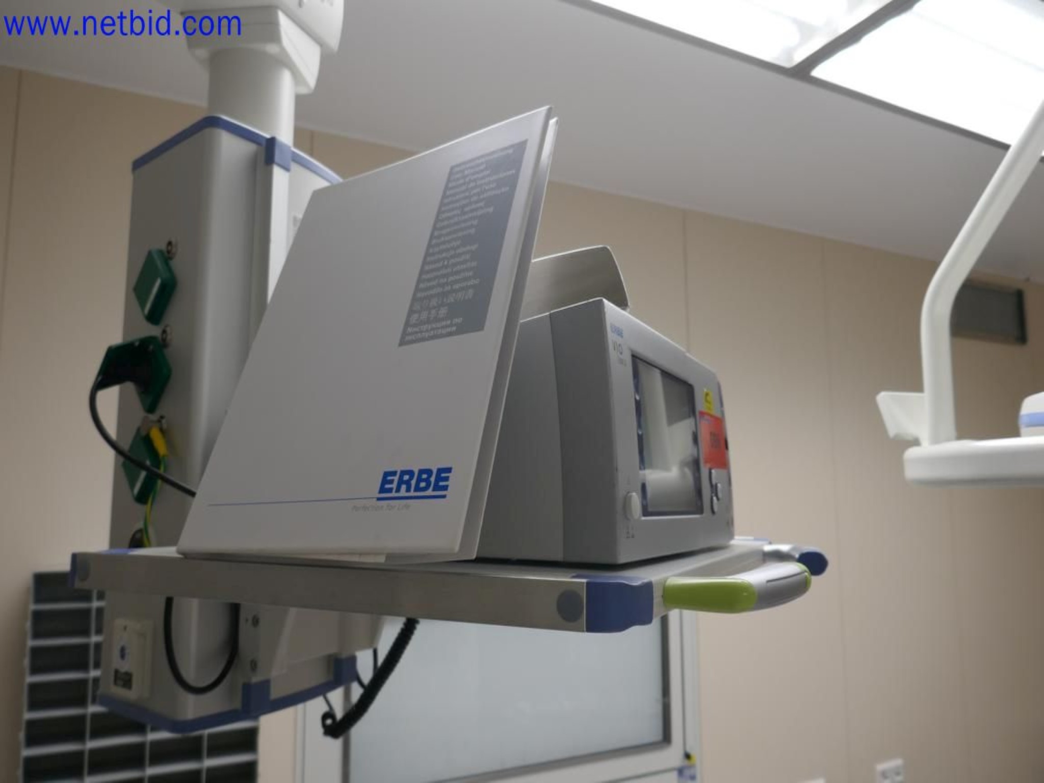 Medyczne urządzenia techniczne, wyposażenie i meble szpitalne-2