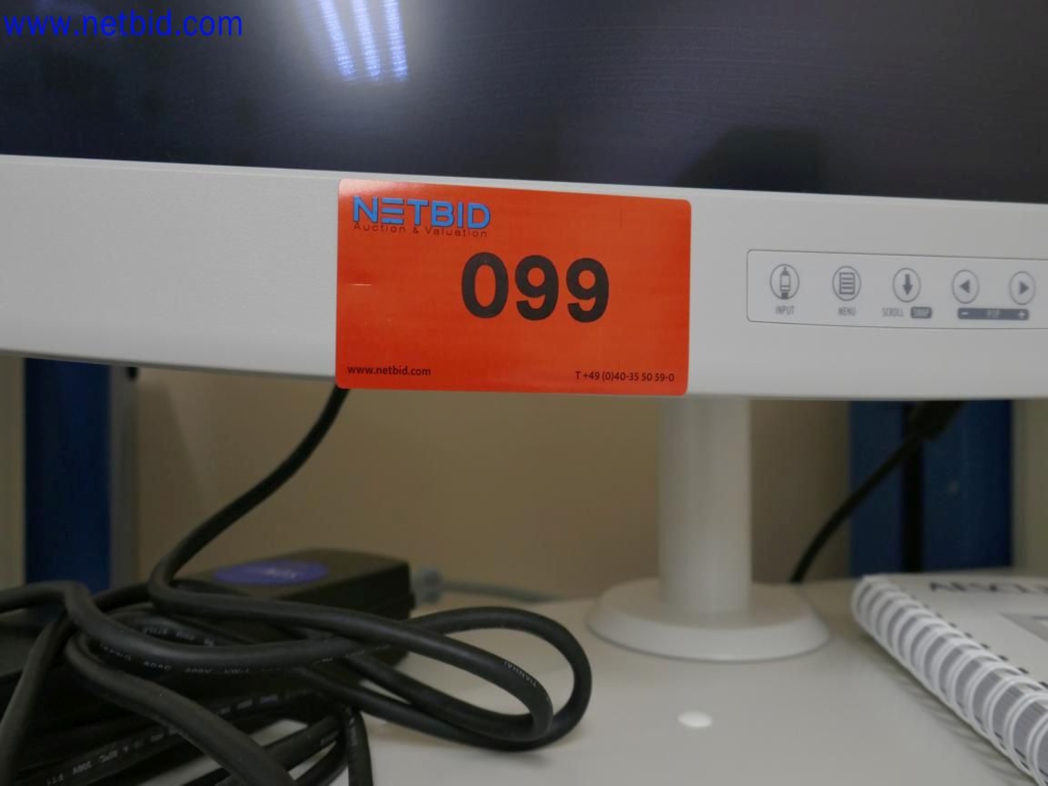 Medyczne urządzenia techniczne, wyposażenie i meble szpitalne-5