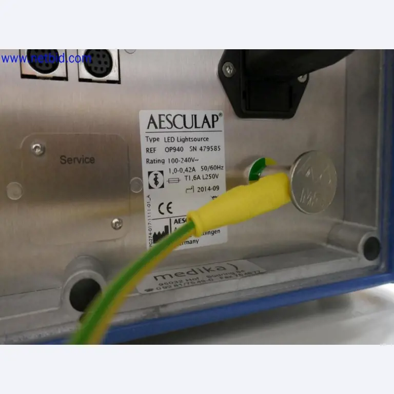 Medyczne urządzenia techniczne, wyposażenie i meble szpitalne-8