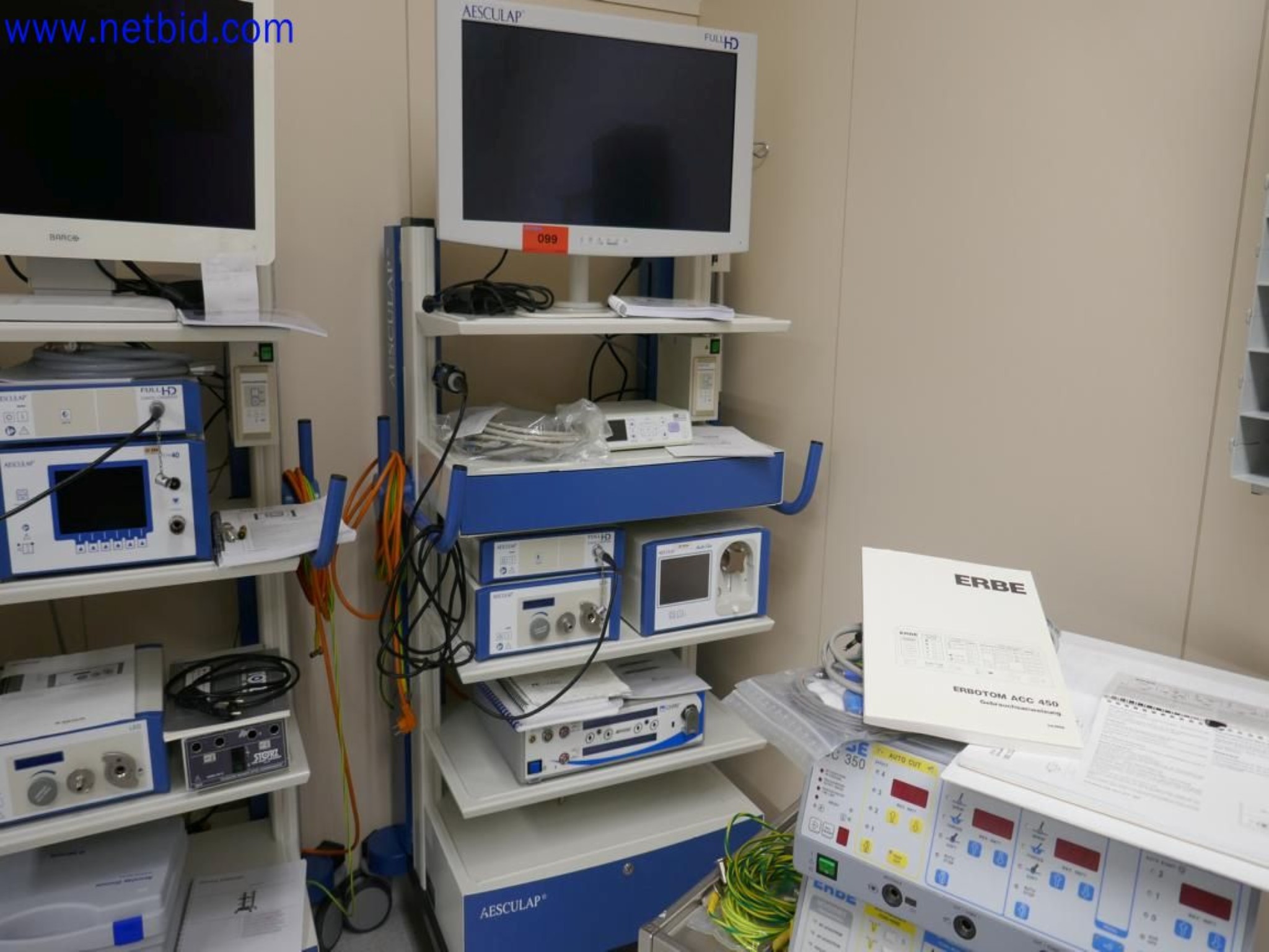 Medyczne urządzenia techniczne, wyposażenie i meble szpitalne-1