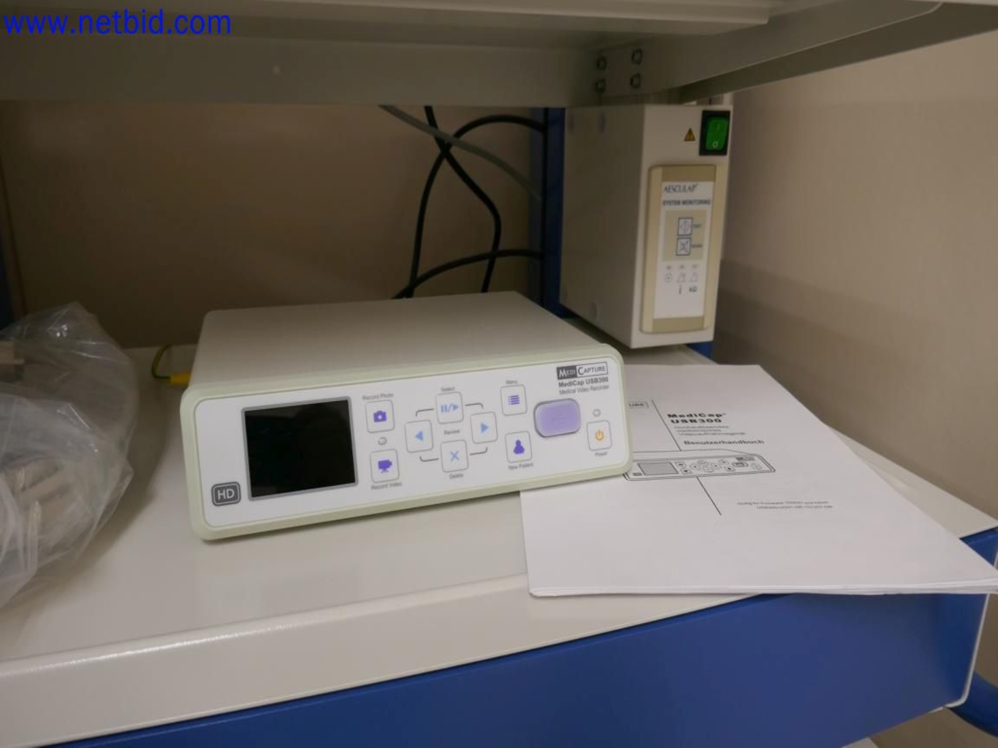 Medyczne urządzenia techniczne, wyposażenie i meble szpitalne-4