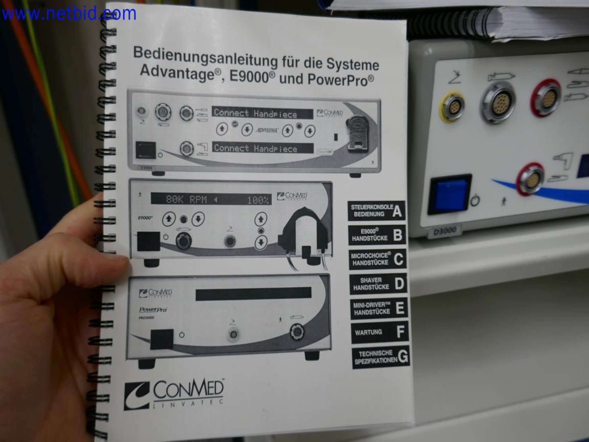 Medyczne urządzenia techniczne, wyposażenie i meble szpitalne-8