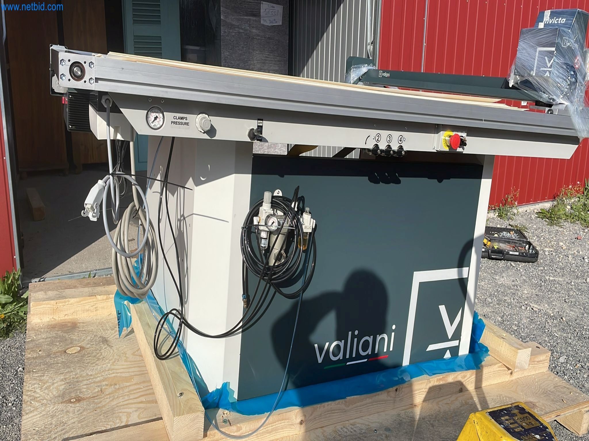 Portalowa maszyna do cięcia gumy Valiani Speed X Invicta V150-16