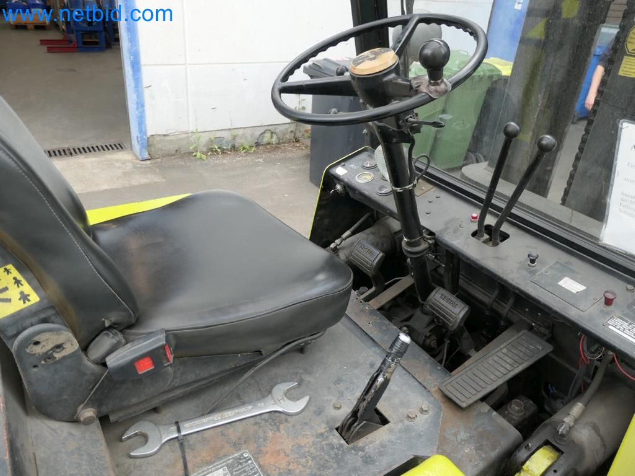 Kovozpracující stroje, vozidla a provozní a kancelářské vybavení-10