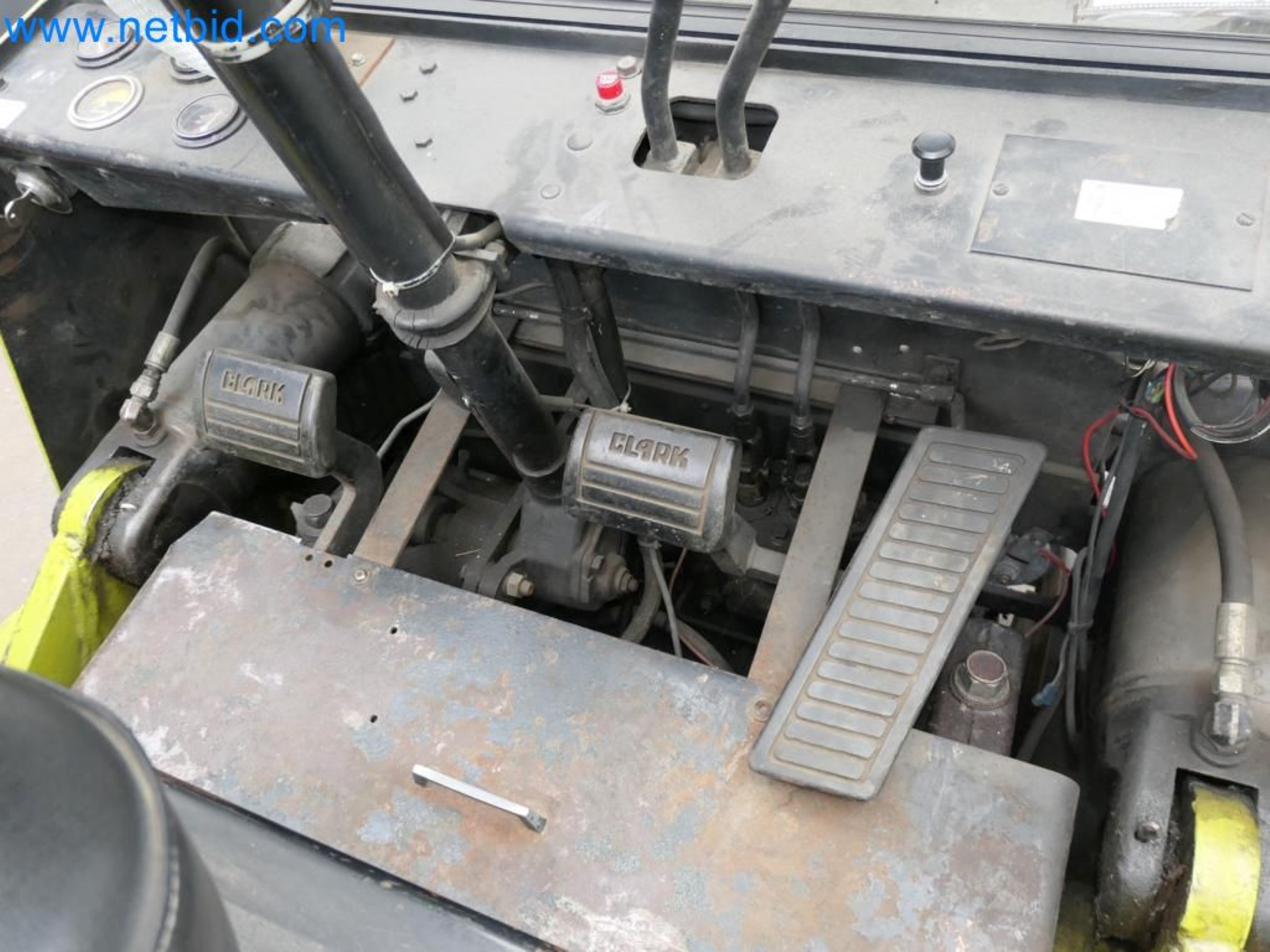 Kovozpracující stroje, vozidla a provozní a kancelářské vybavení-12