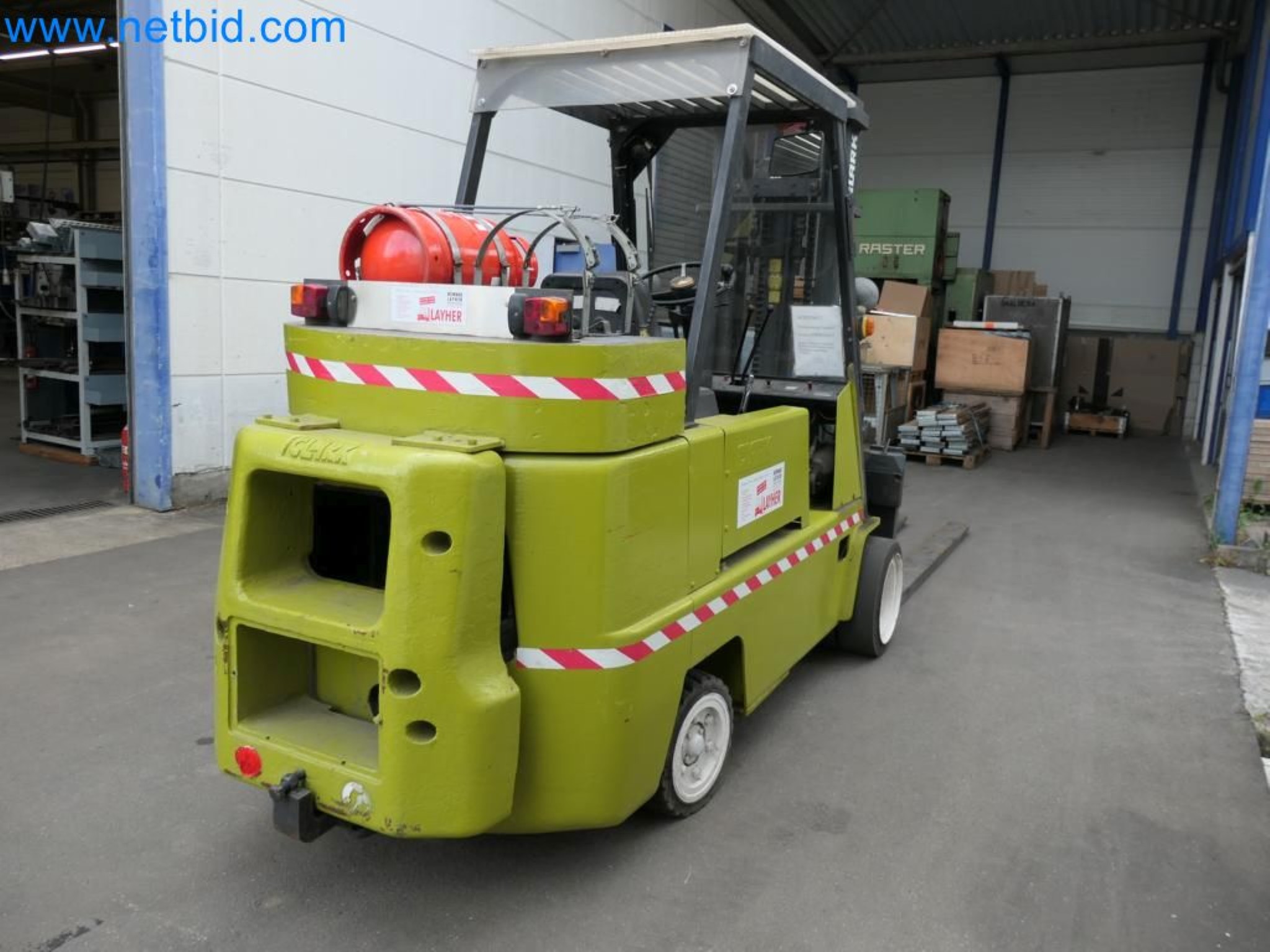 Kovozpracující stroje, vozidla a provozní a kancelářské vybavení-13