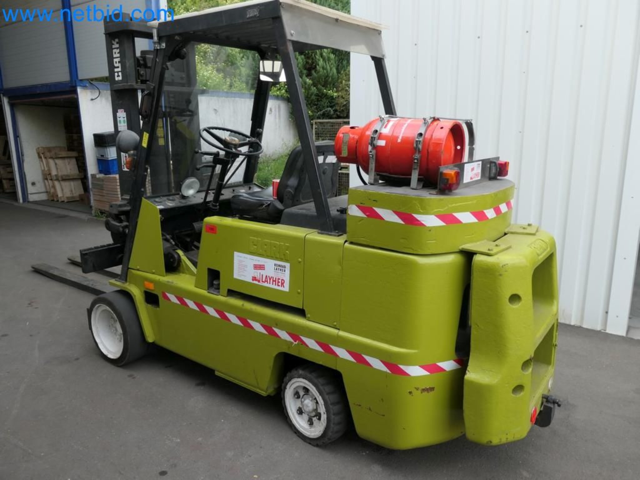 Kovozpracující stroje, vozidla a provozní a kancelářské vybavení-1