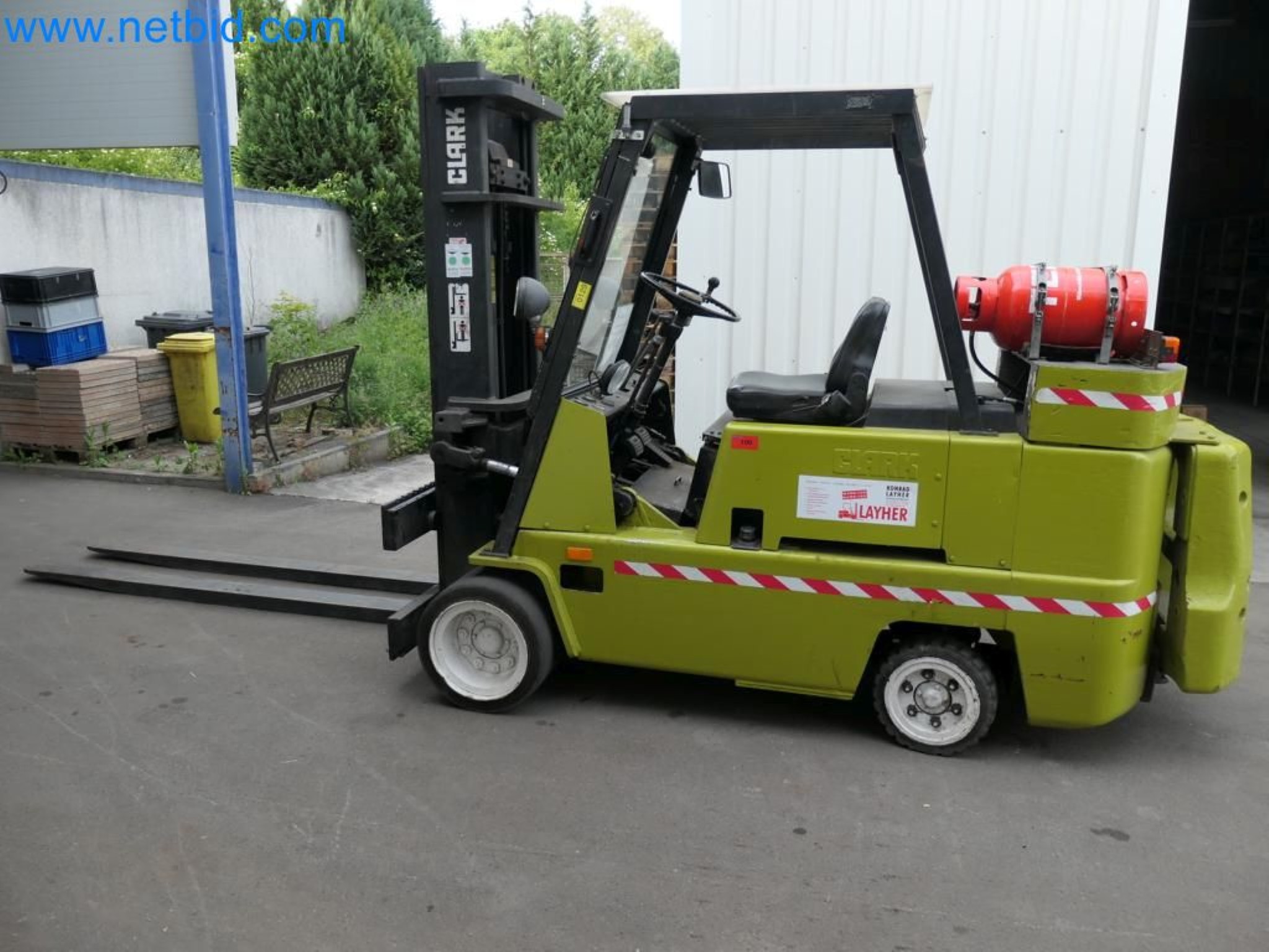 Kovozpracující stroje, vozidla a provozní a kancelářské vybavení-3