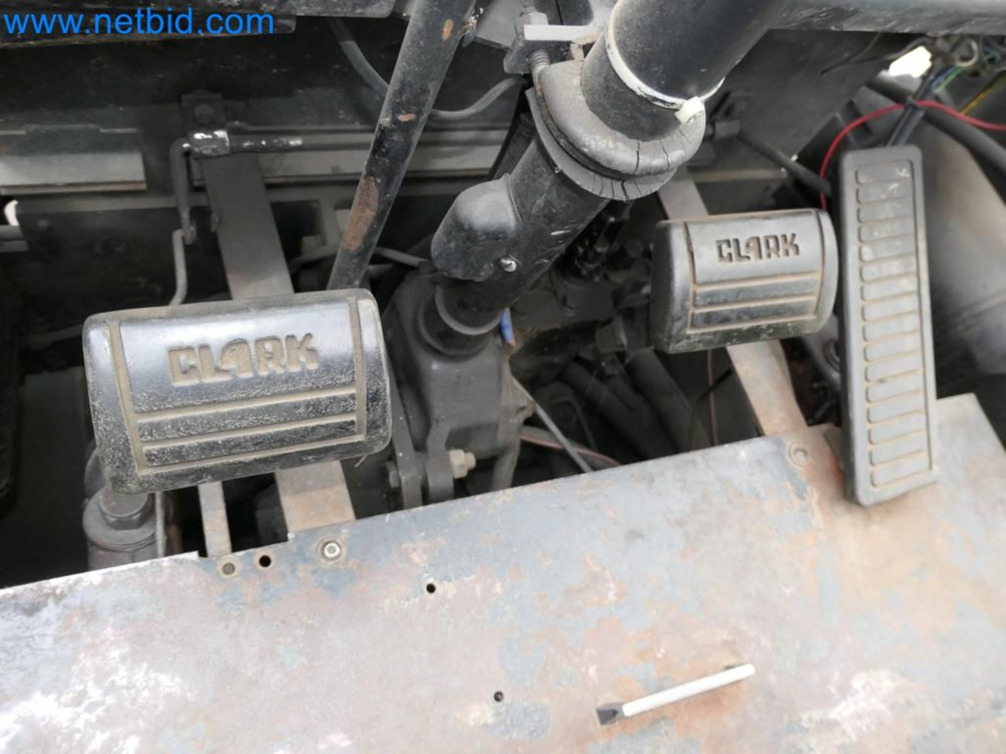 Kovozpracující stroje, vozidla a provozní a kancelářské vybavení-5