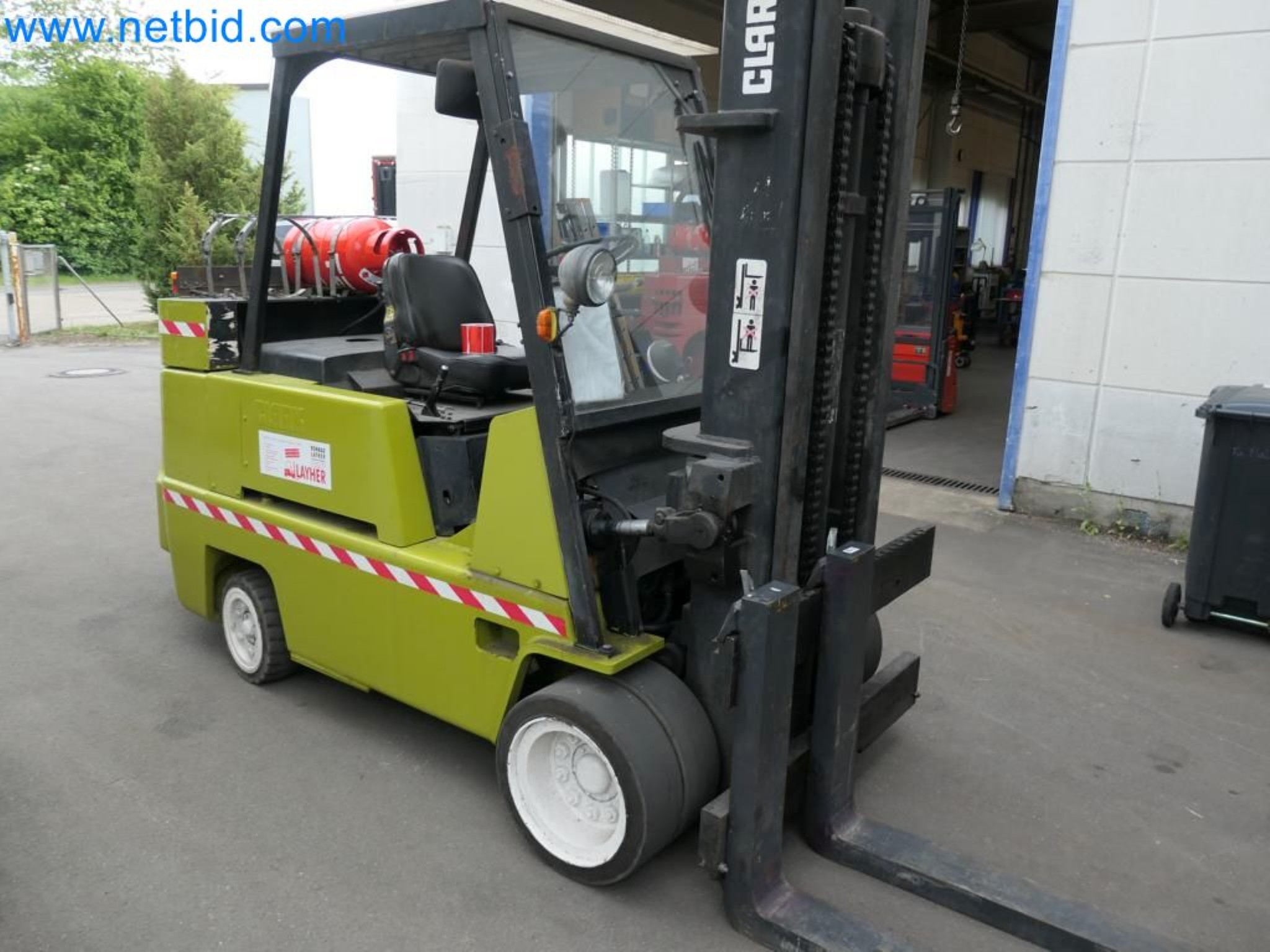 Kovozpracující stroje, vozidla a provozní a kancelářské vybavení-9