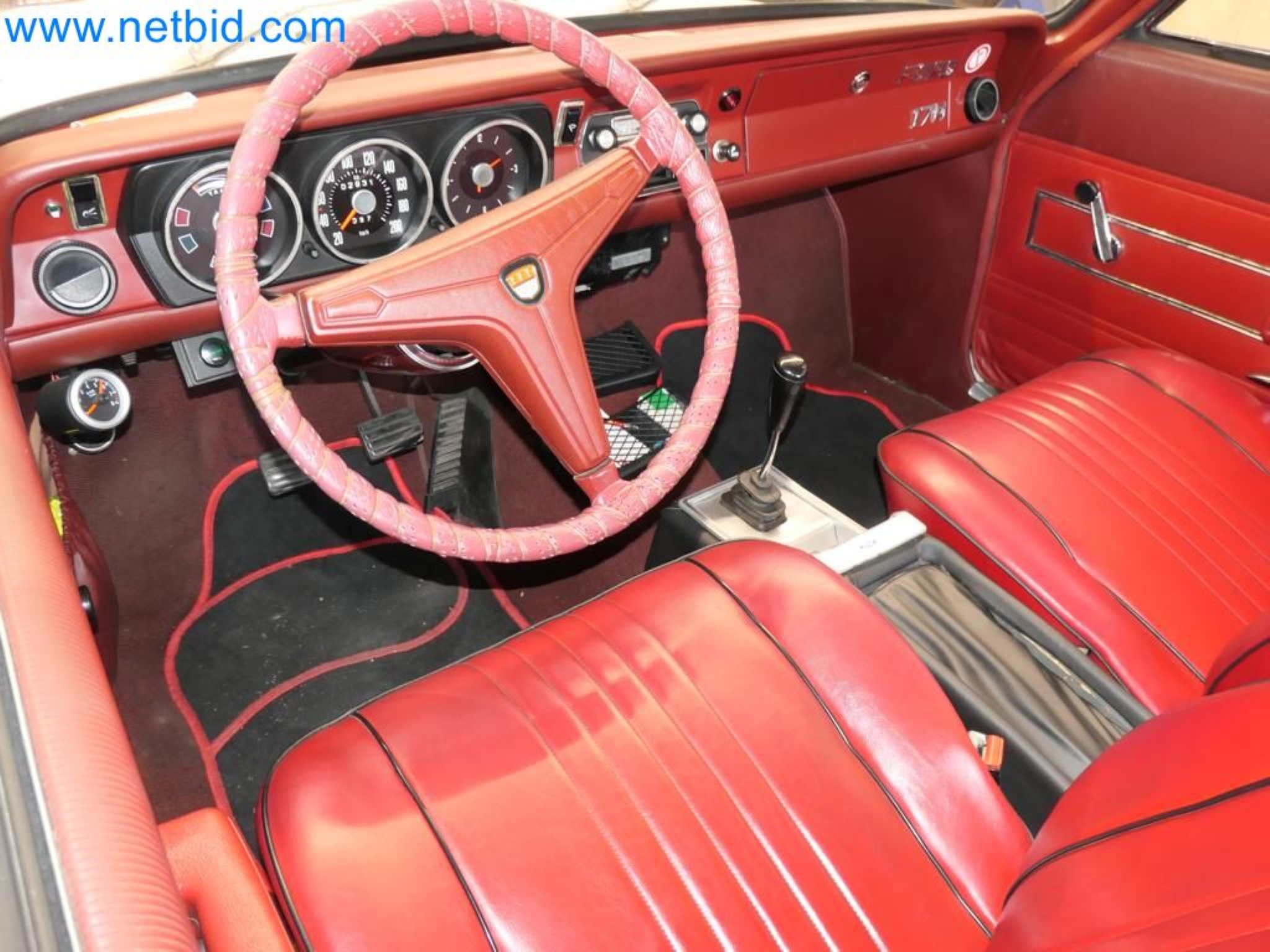 Kovozpracující stroje, vozidla a provozní a kancelářské vybavení-24