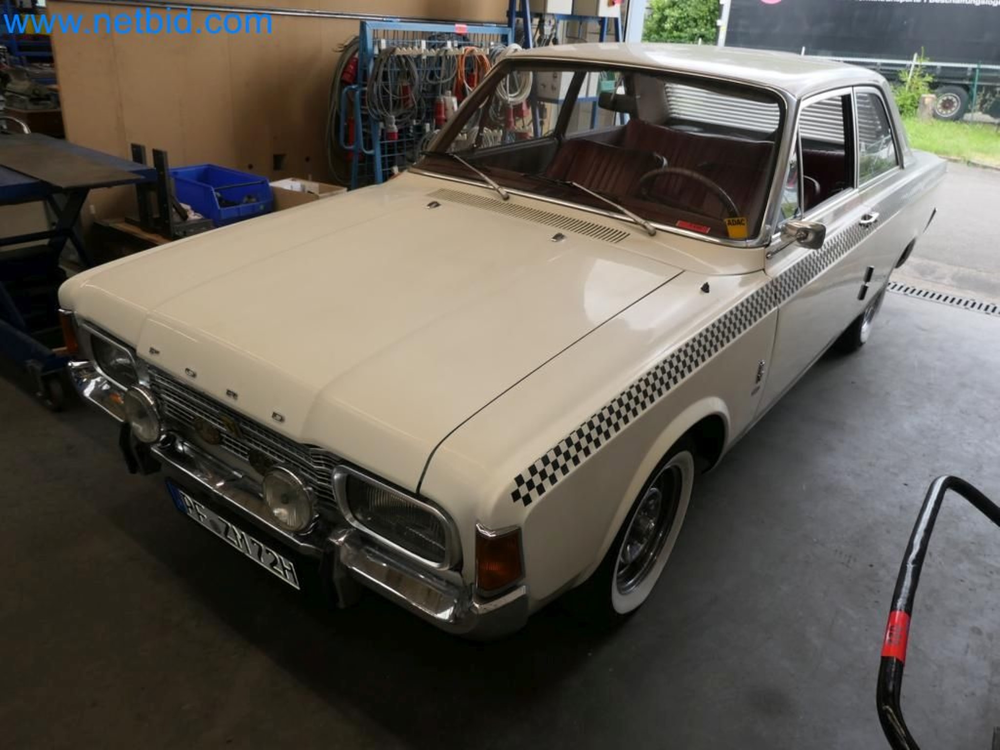 Kovozpracující stroje, vozidla a provozní a kancelářské vybavení-25