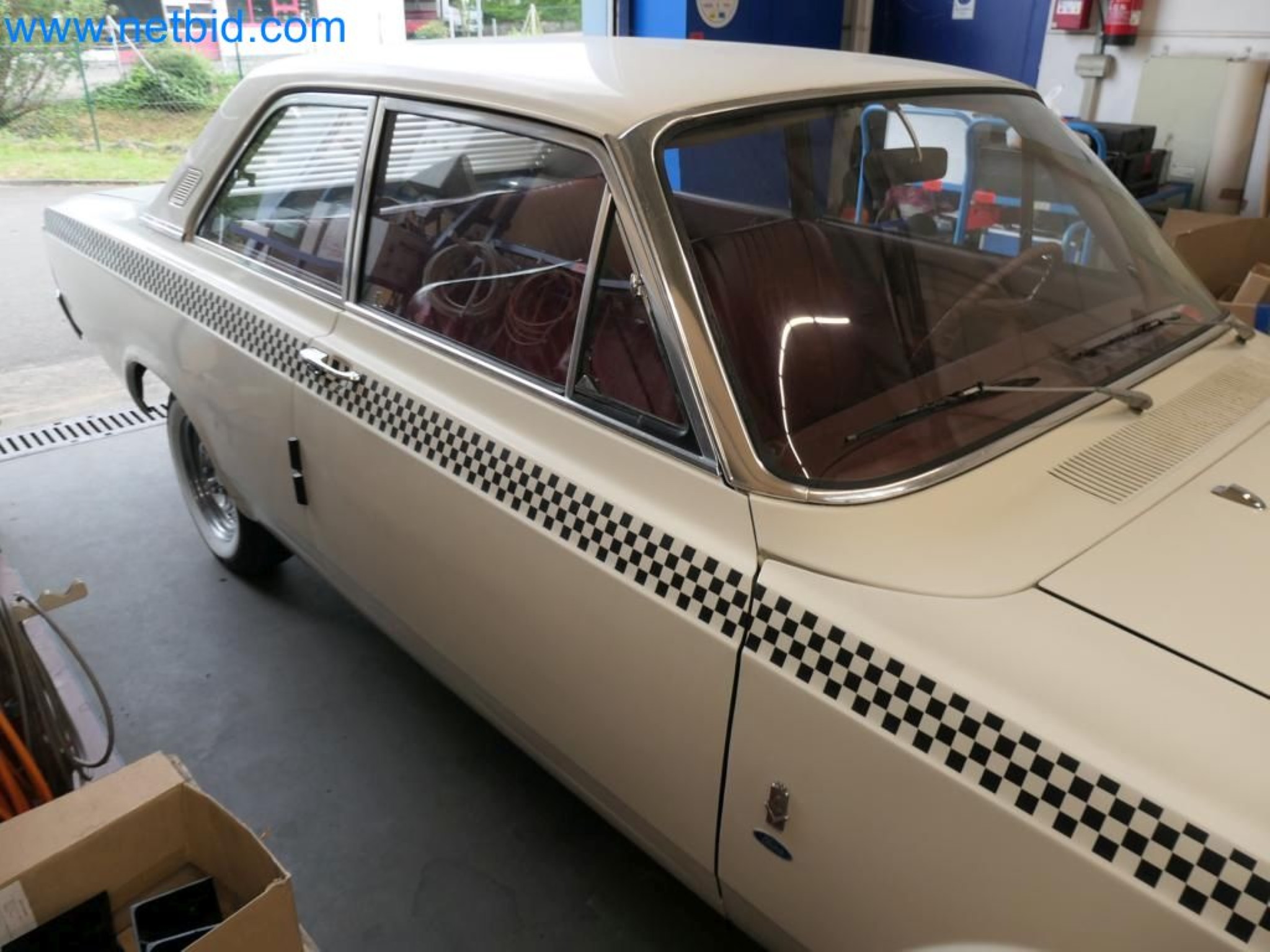 Kovozpracující stroje, vozidla a provozní a kancelářské vybavení-8