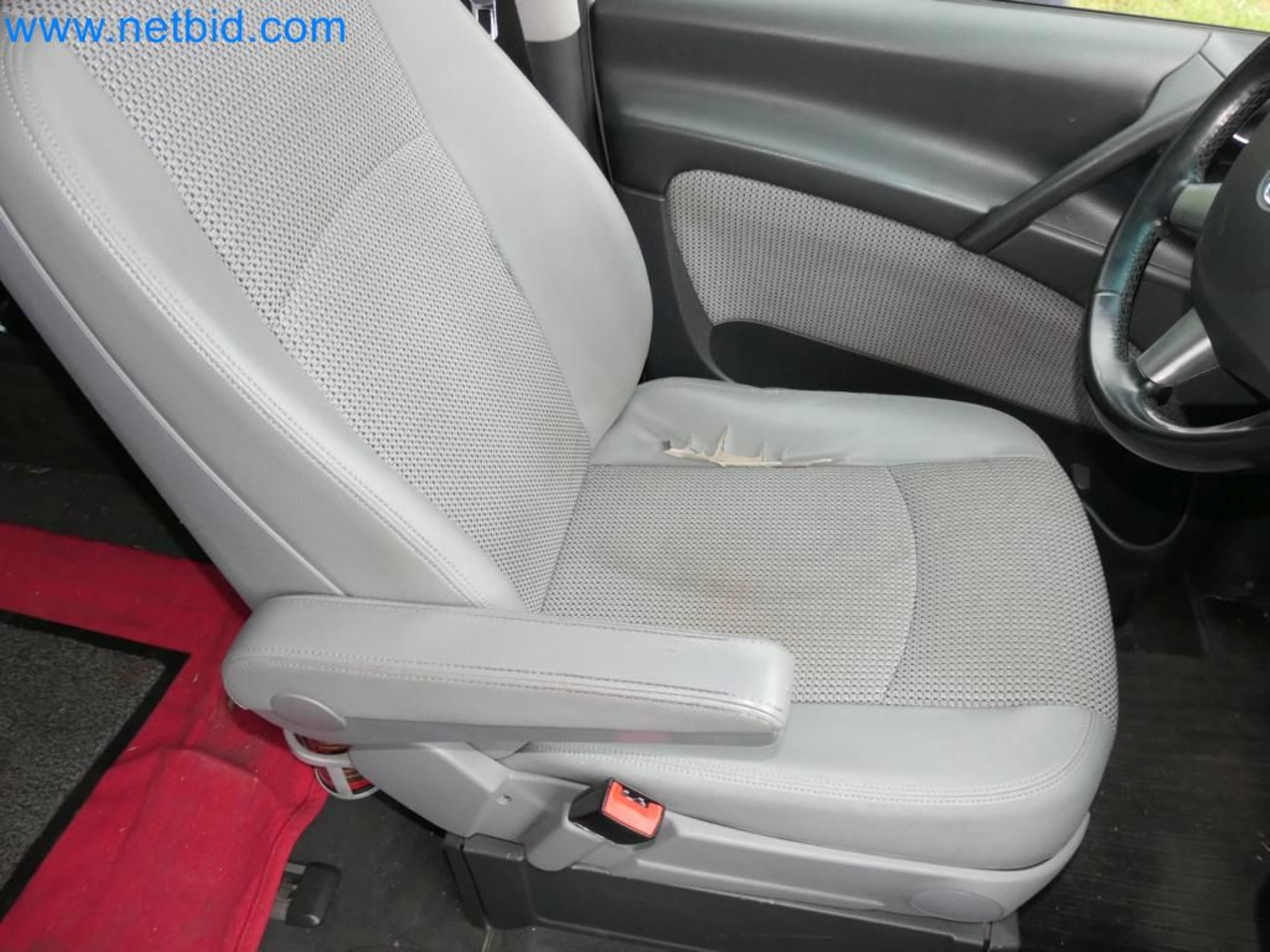 Kovozpracující stroje, vozidla a provozní a kancelářské vybavení-2