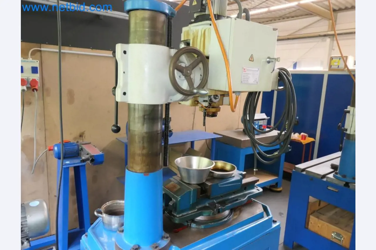 Metallverarbeitungsmaschinen, Fahrzeuge und Betriebs- und Geschäftsausstattung-6