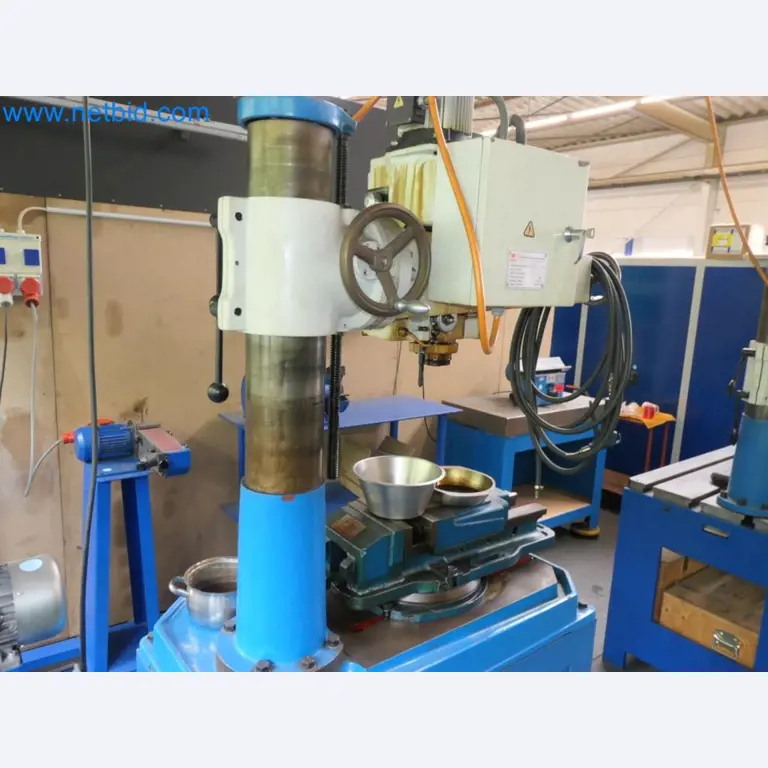 Metallverarbeitungsmaschinen, Fahrzeuge und Betriebs- und Geschäftsausstattung-6