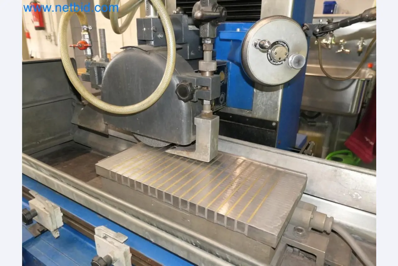 Machines pour le travail des métaux, véhicules et matériel d'entreprise-4