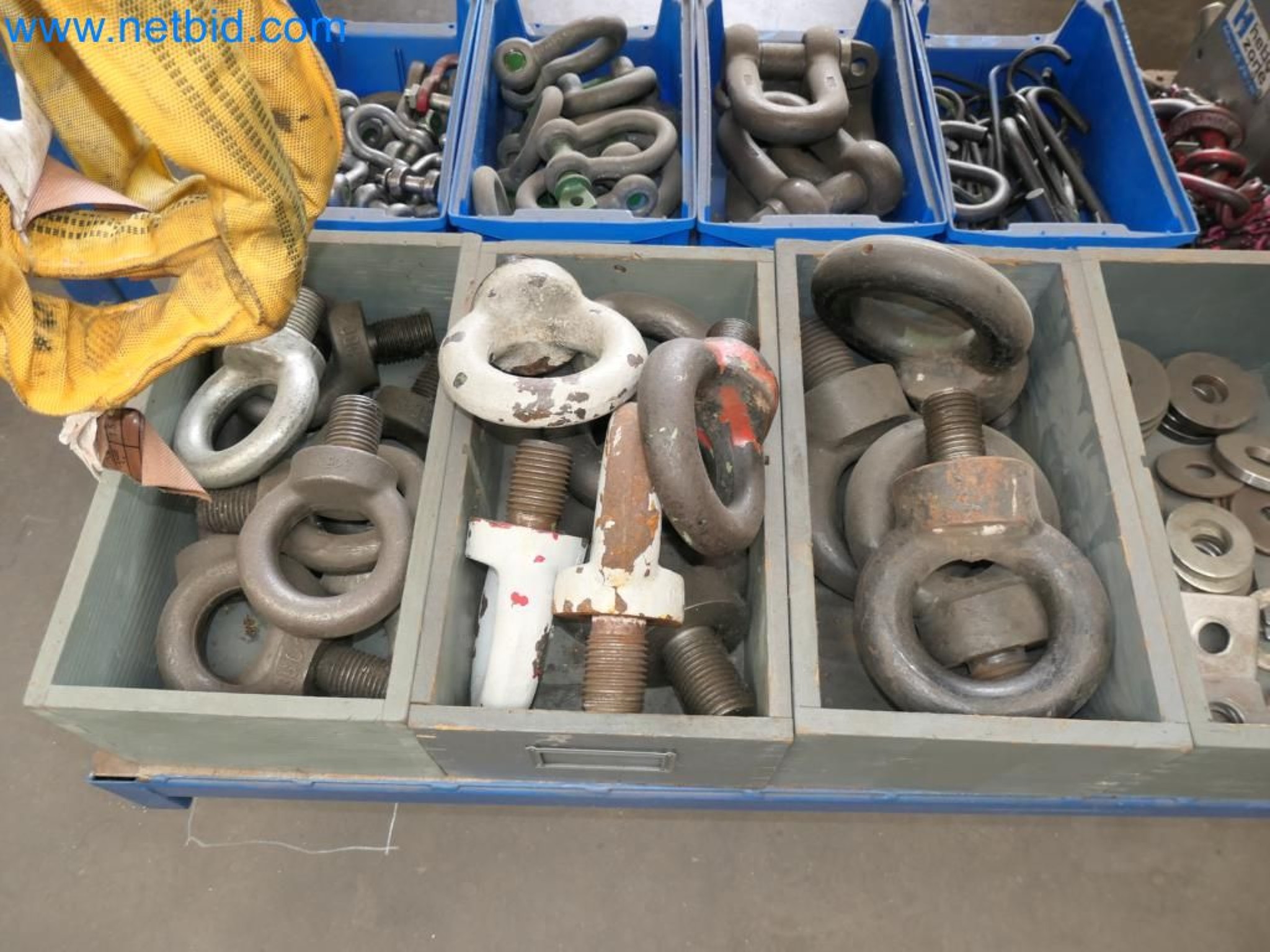 Kovozpracující stroje, vozidla a provozní a kancelářské vybavení-10