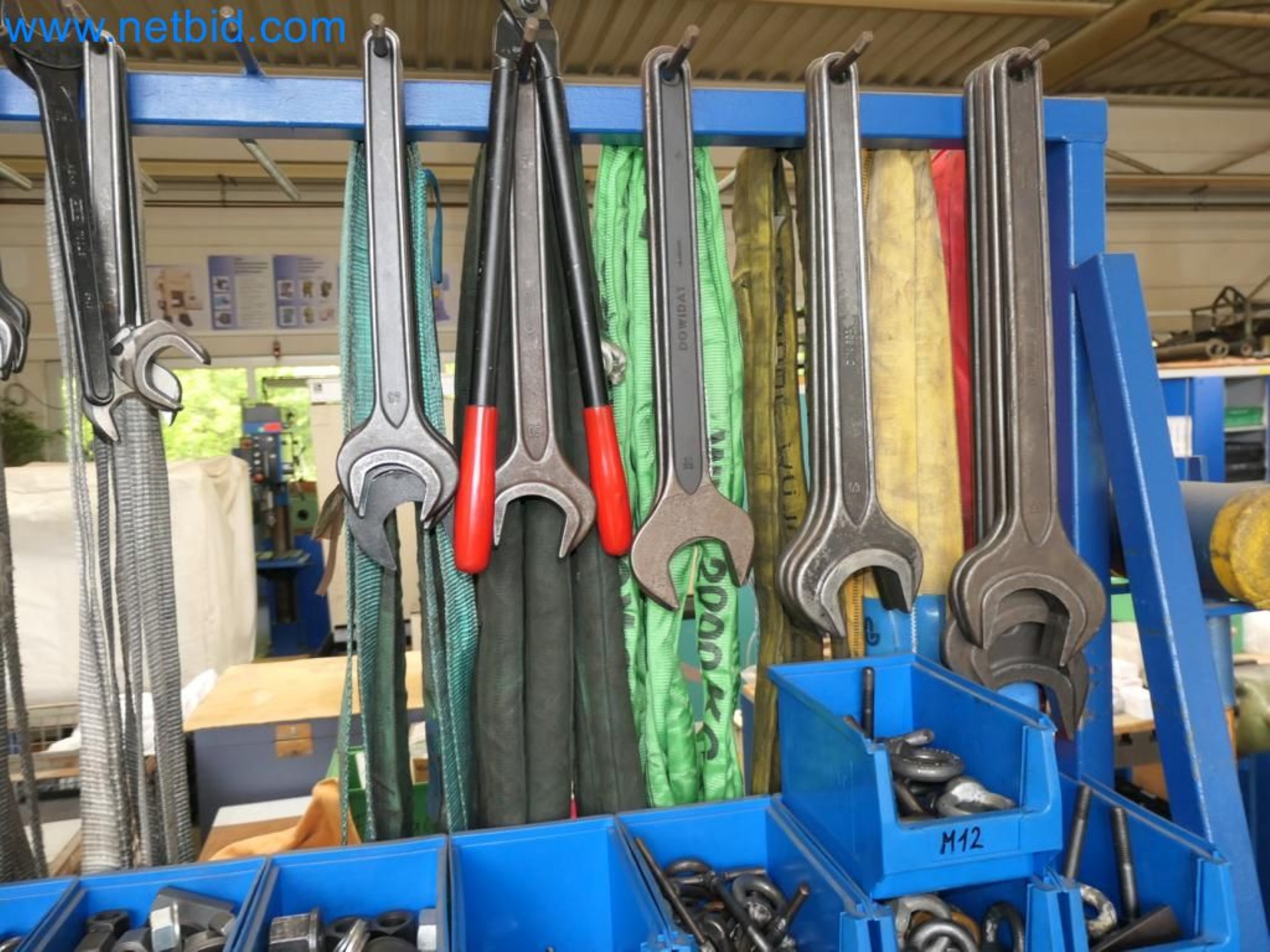 Kovozpracující stroje, vozidla a provozní a kancelářské vybavení-7