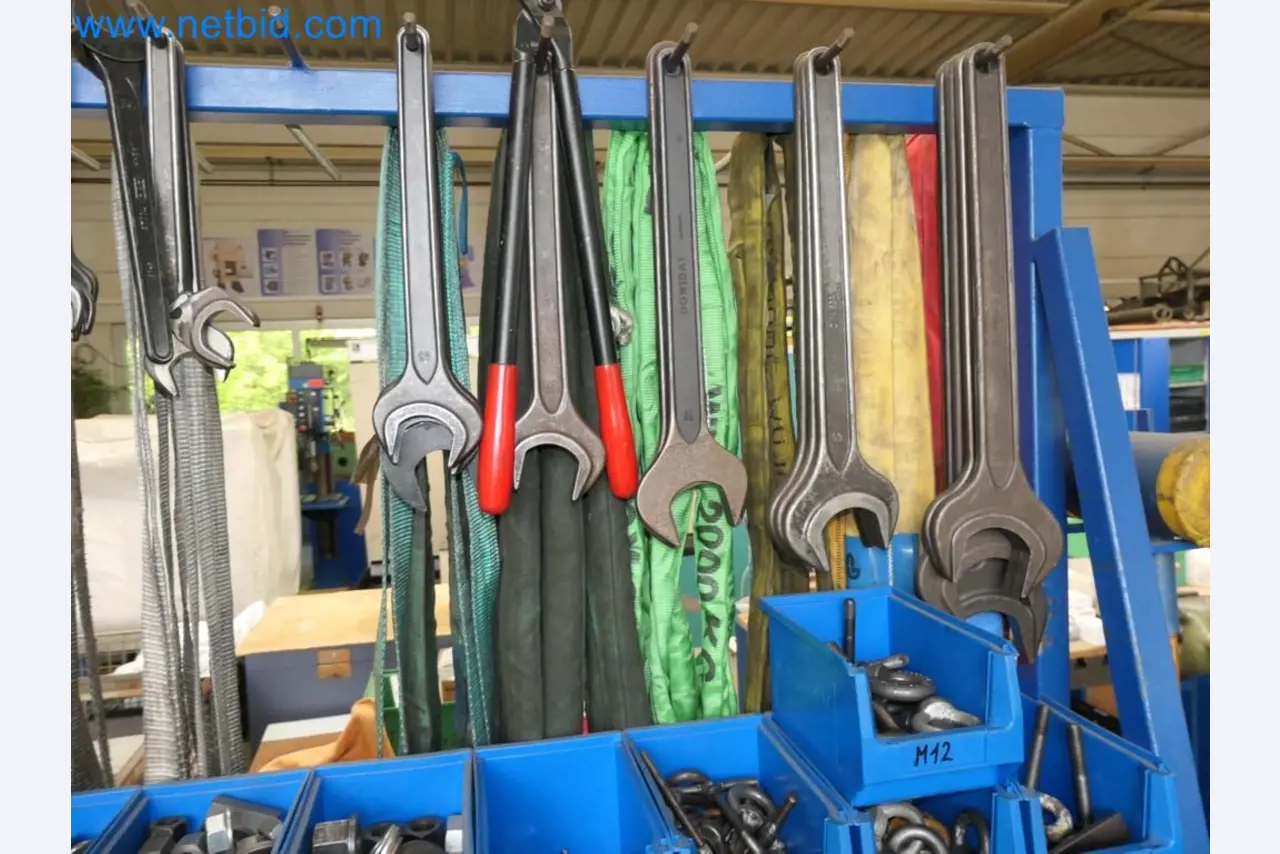 Metaalbewerkingsmachines, voertuigen en bedrijfs- en kantooruitrusting-7