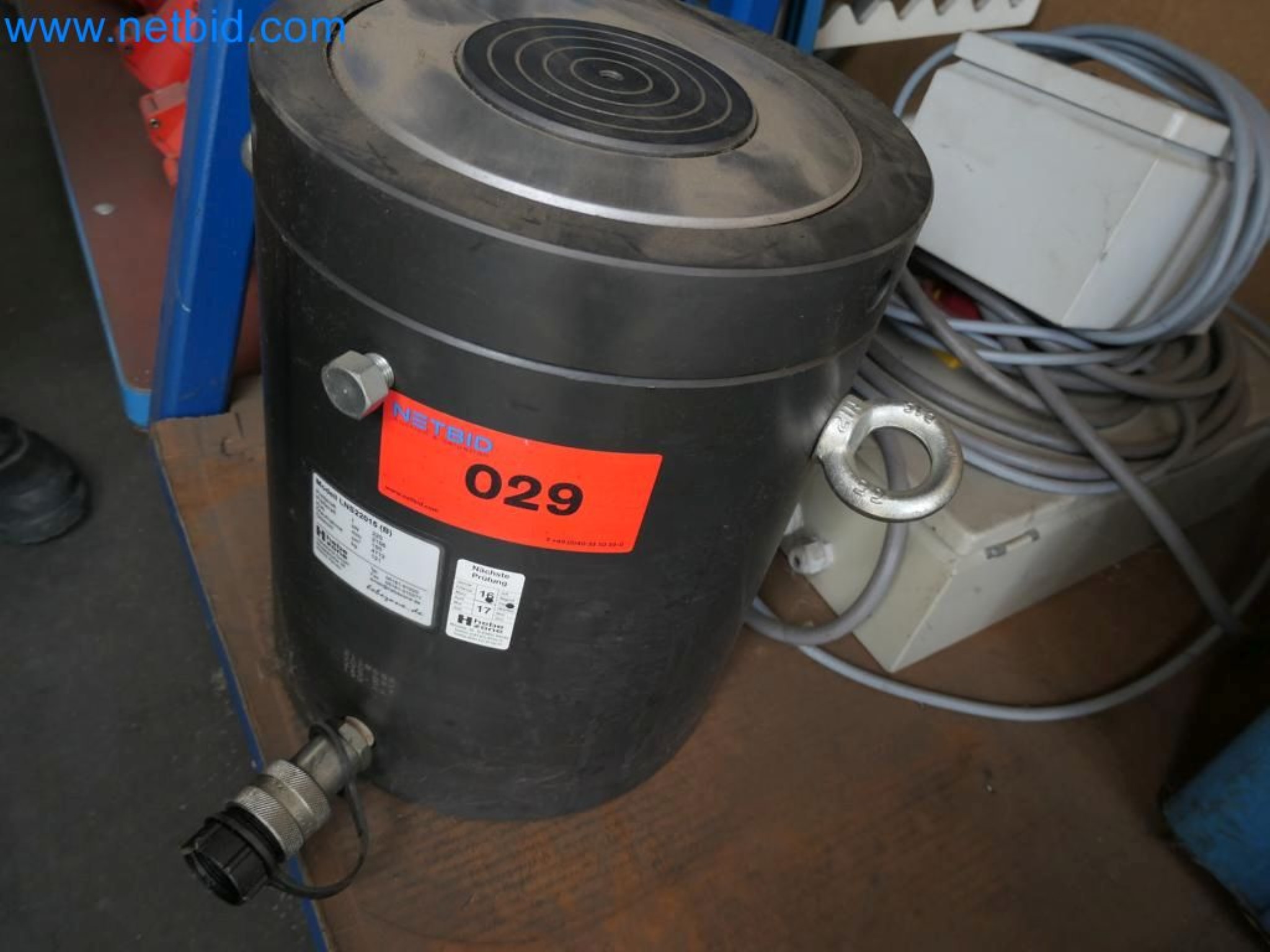 Kovozpracující stroje, vozidla a provozní a kancelářské vybavení-1