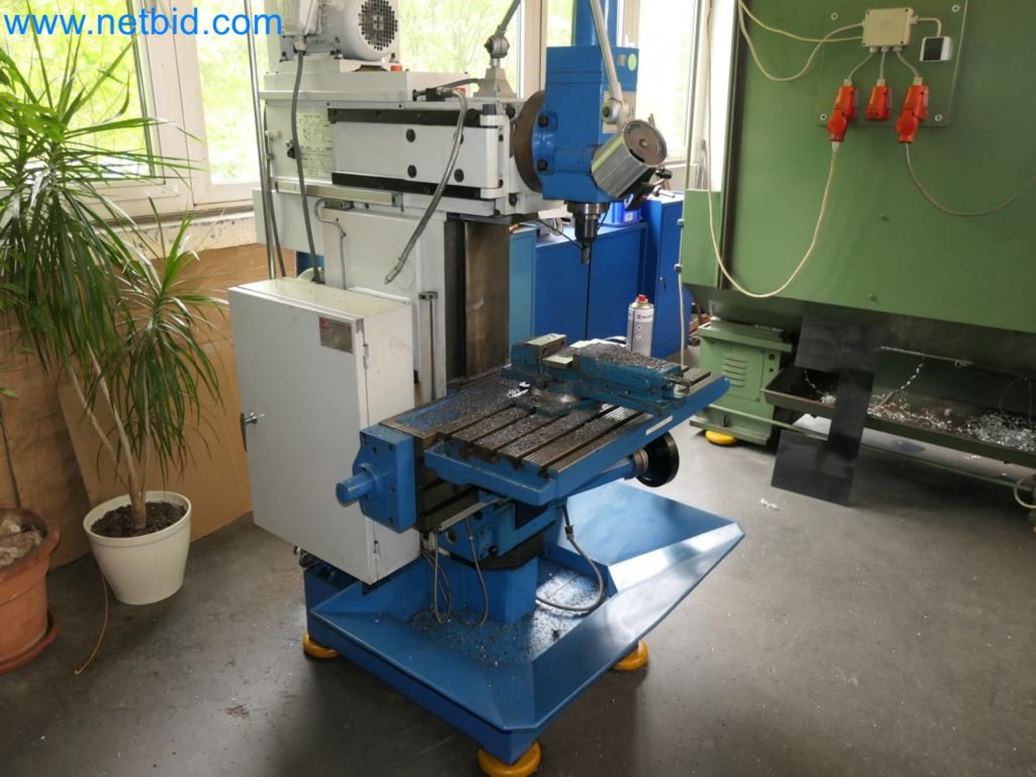 Kovozpracující stroje, vozidla a provozní a kancelářské vybavení-7