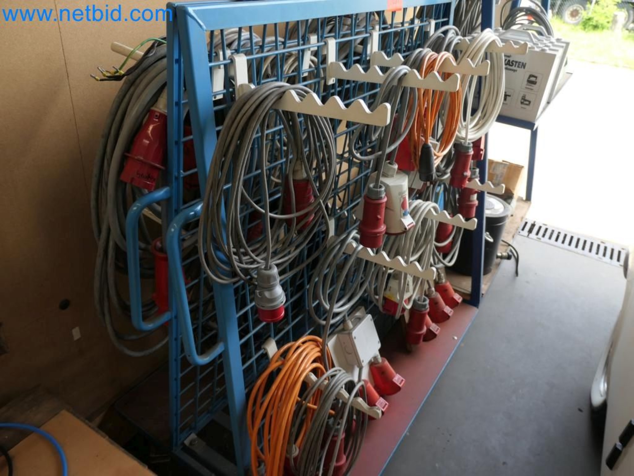 Kovozpracující stroje, vozidla a provozní a kancelářské vybavení-2