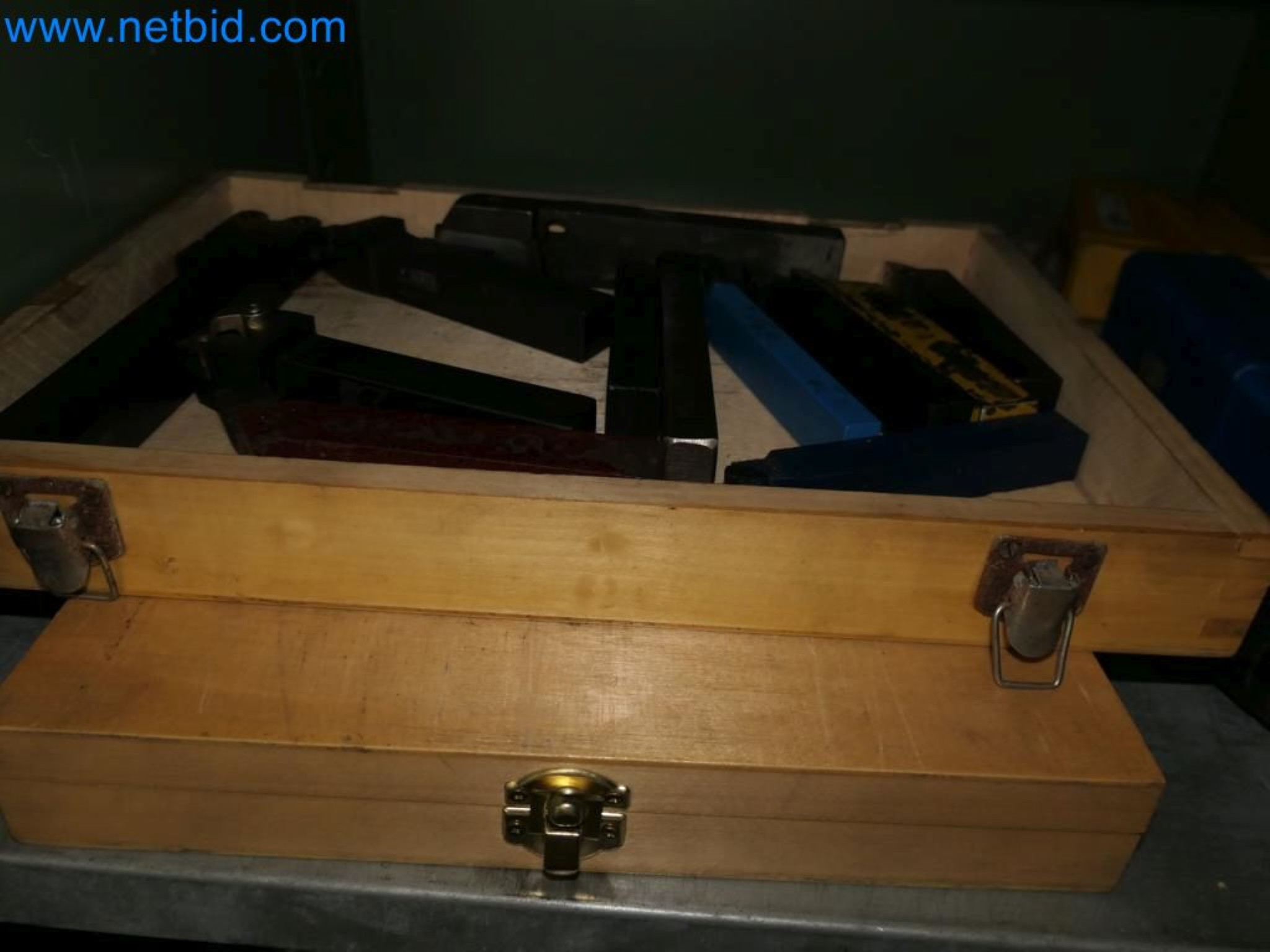 Kovozpracující stroje, vozidla a provozní a kancelářské vybavení-10