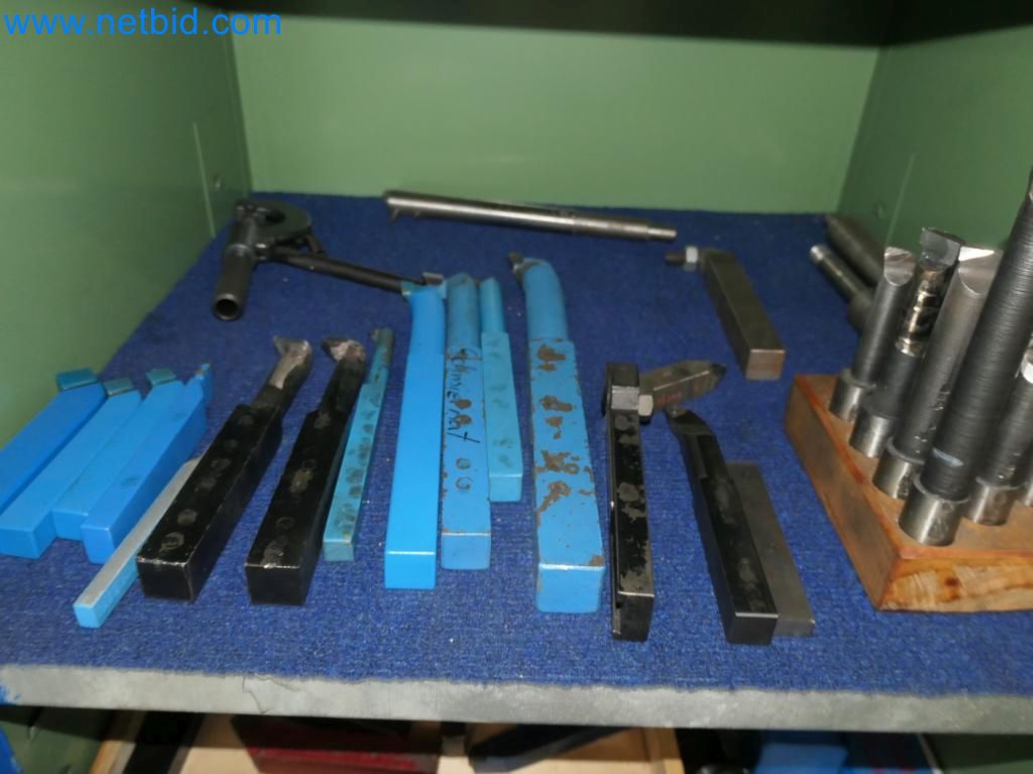 Kovozpracující stroje, vozidla a provozní a kancelářské vybavení-11