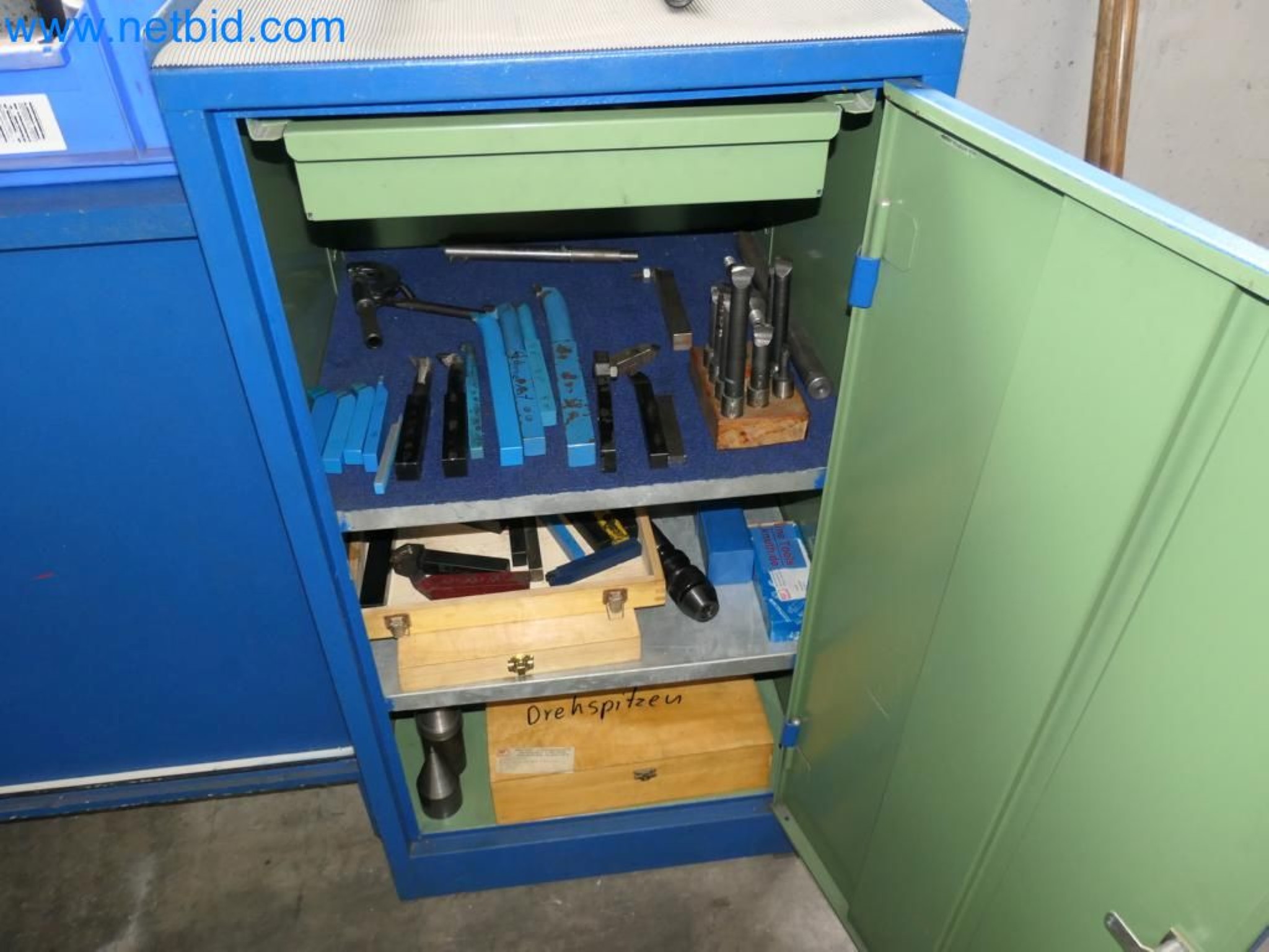 Kovozpracující stroje, vozidla a provozní a kancelářské vybavení-8