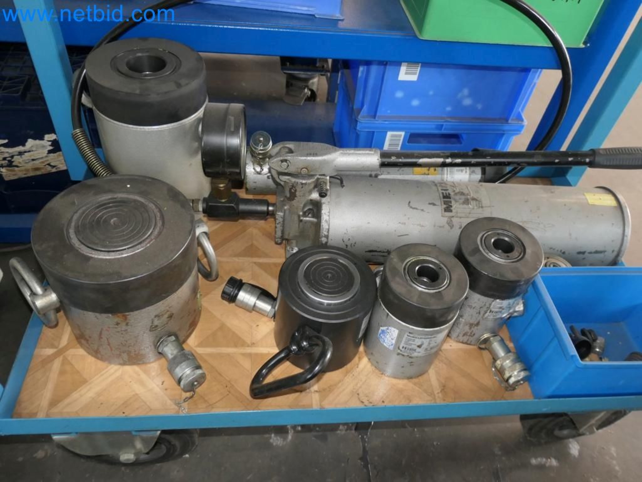 Kovozpracující stroje, vozidla a provozní a kancelářské vybavení-1