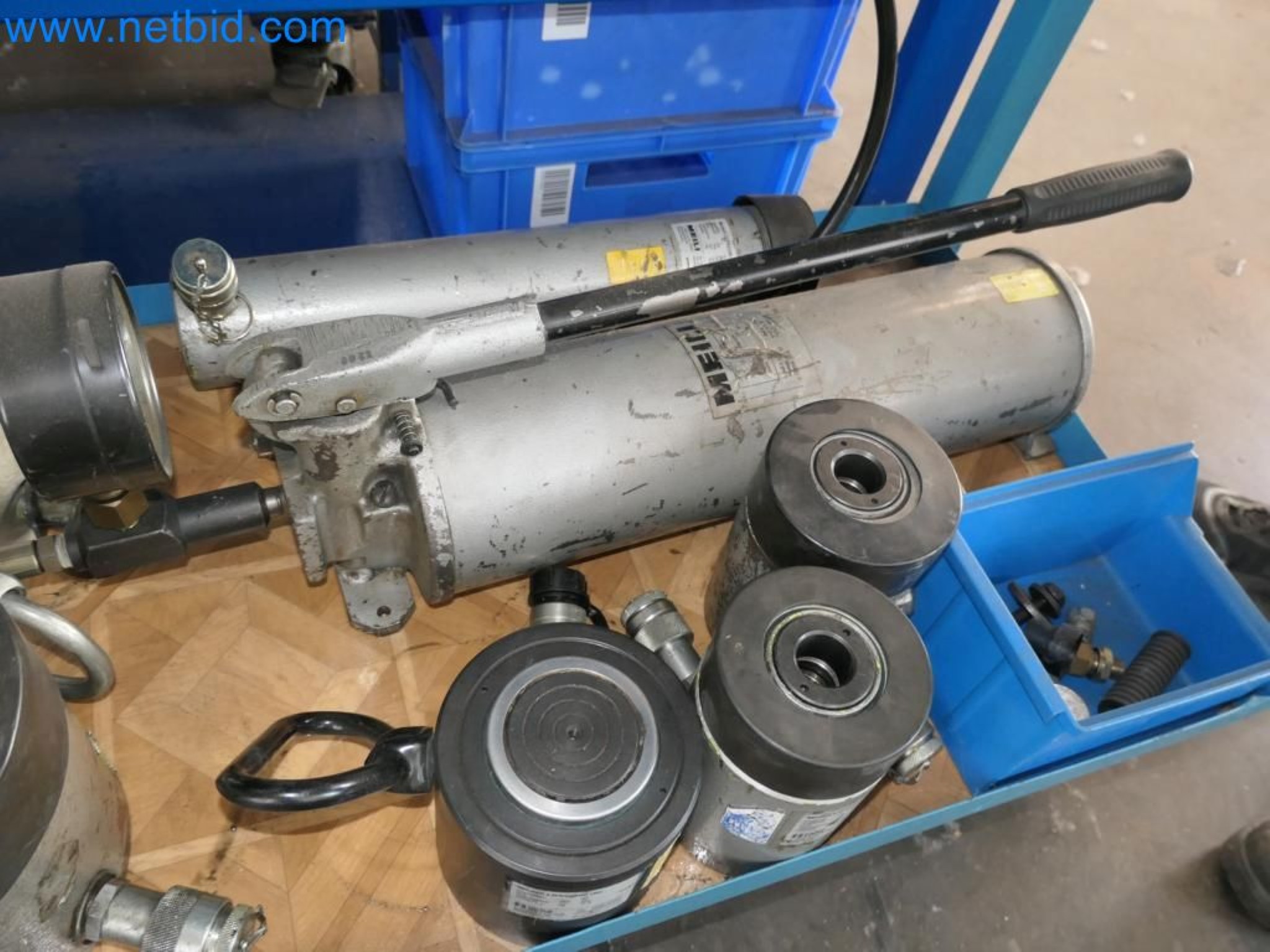 Kovozpracující stroje, vozidla a provozní a kancelářské vybavení-2