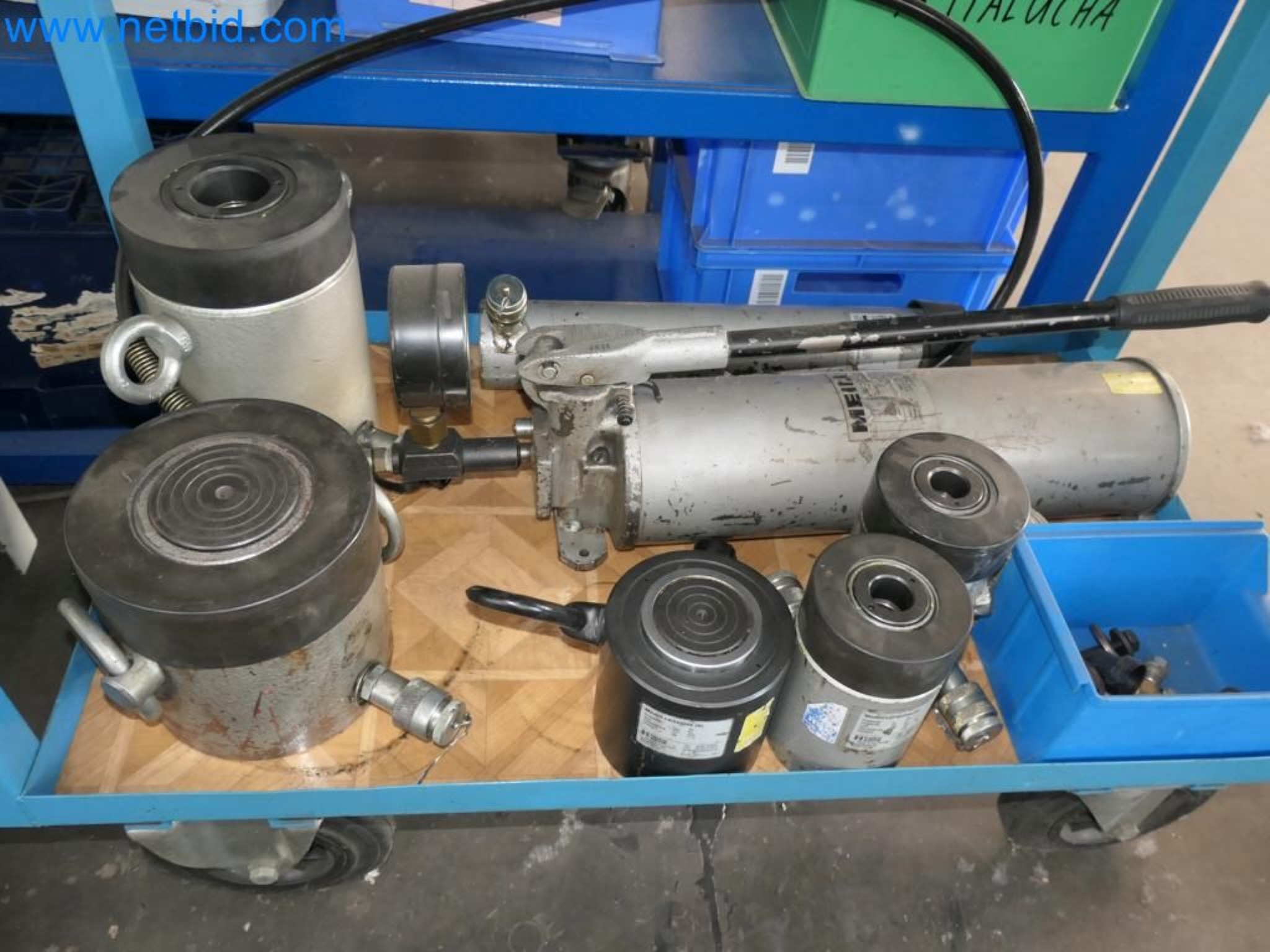 Kovozpracující stroje, vozidla a provozní a kancelářské vybavení-5