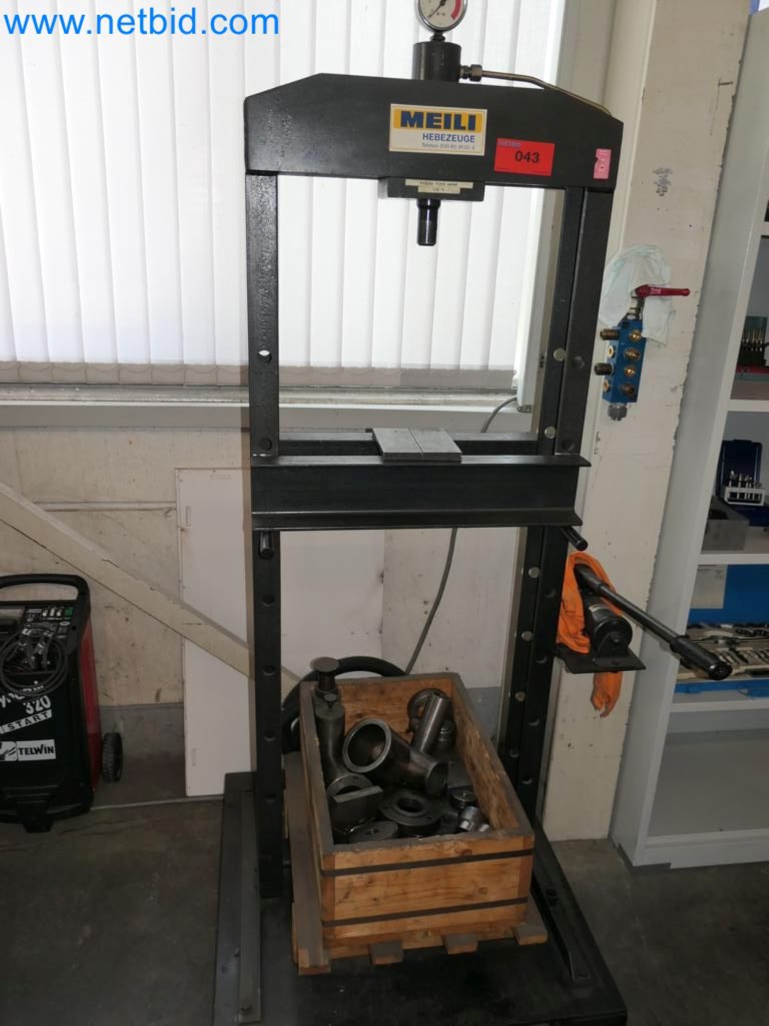 Kovozpracující stroje, vozidla a provozní a kancelářské vybavení-3