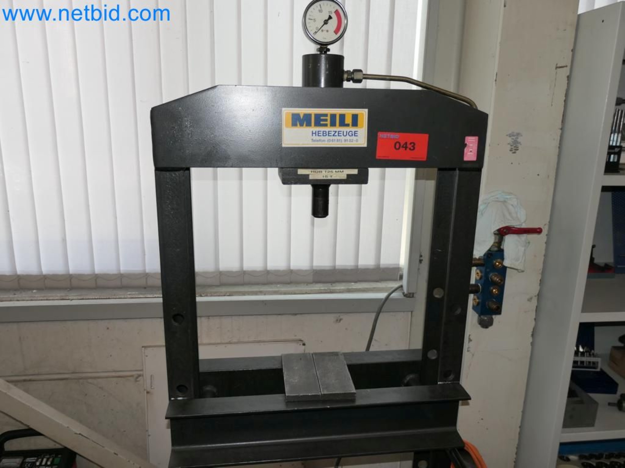 Kovozpracující stroje, vozidla a provozní a kancelářské vybavení-4