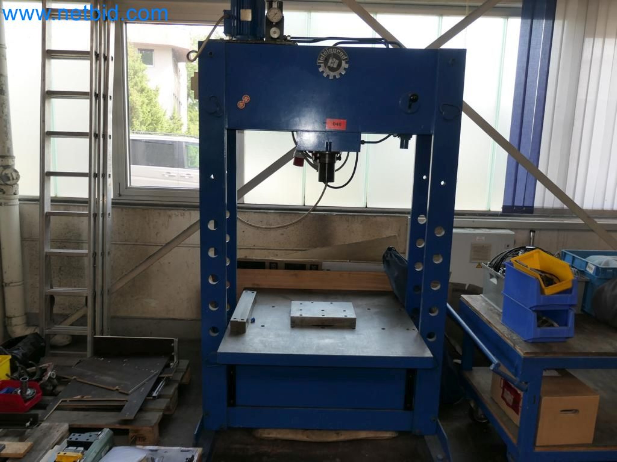 Kovozpracující stroje, vozidla a provozní a kancelářské vybavení-2