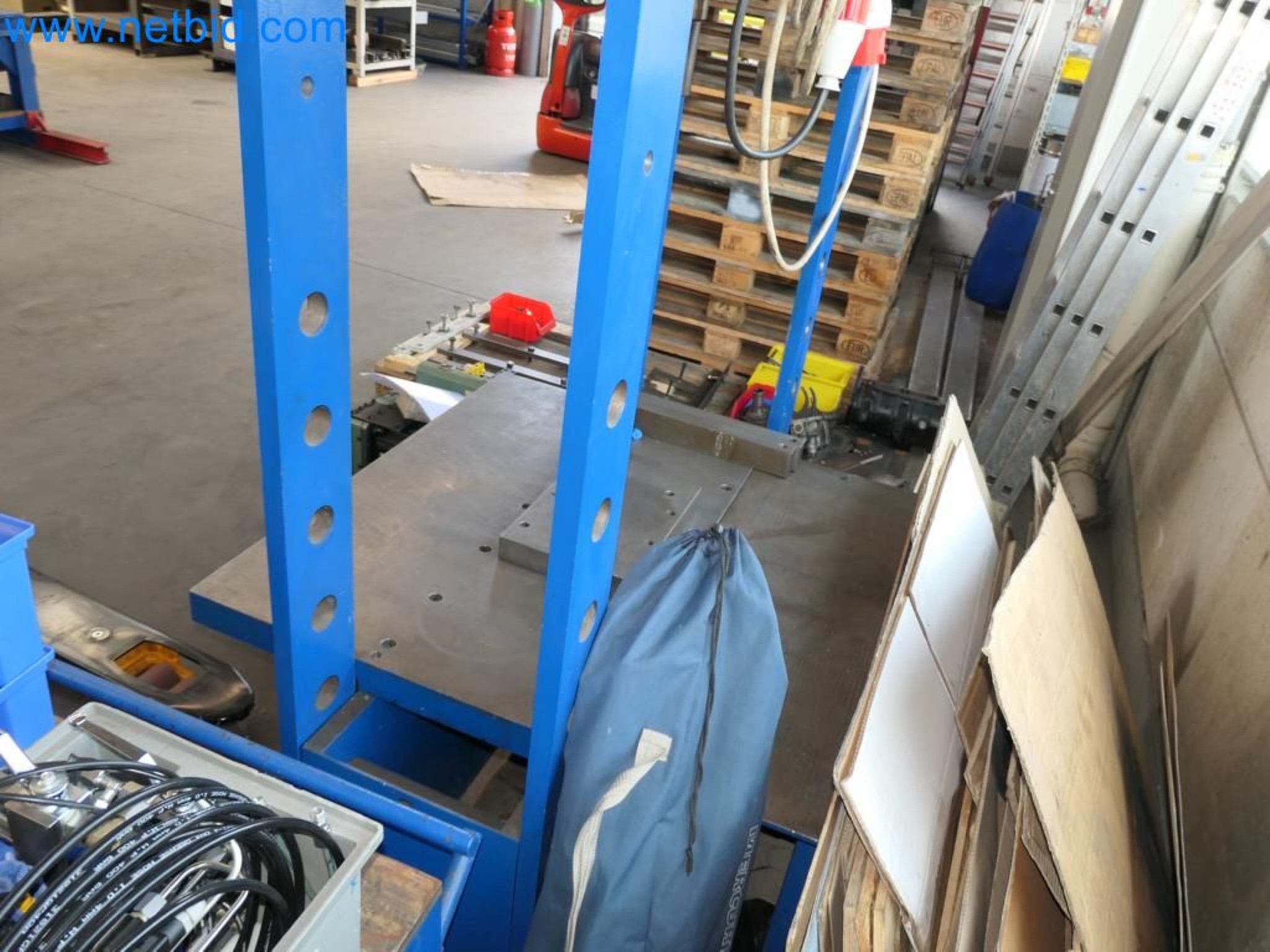 Kovozpracující stroje, vozidla a provozní a kancelářské vybavení-5