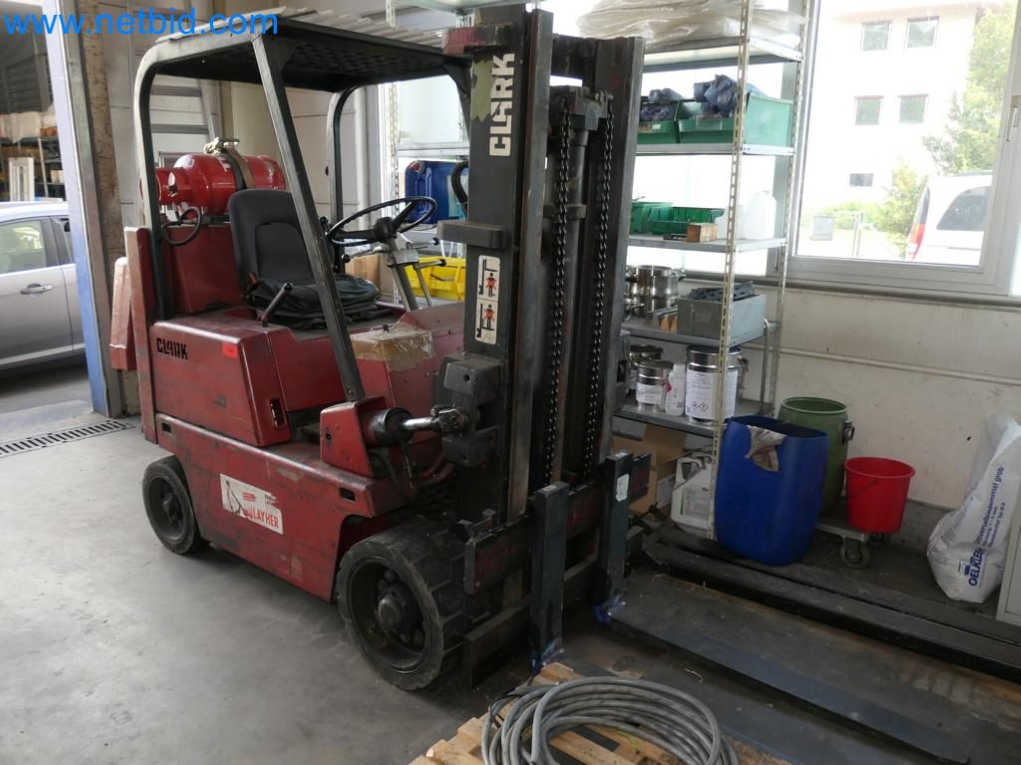 Kovozpracující stroje, vozidla a provozní a kancelářské vybavení-1