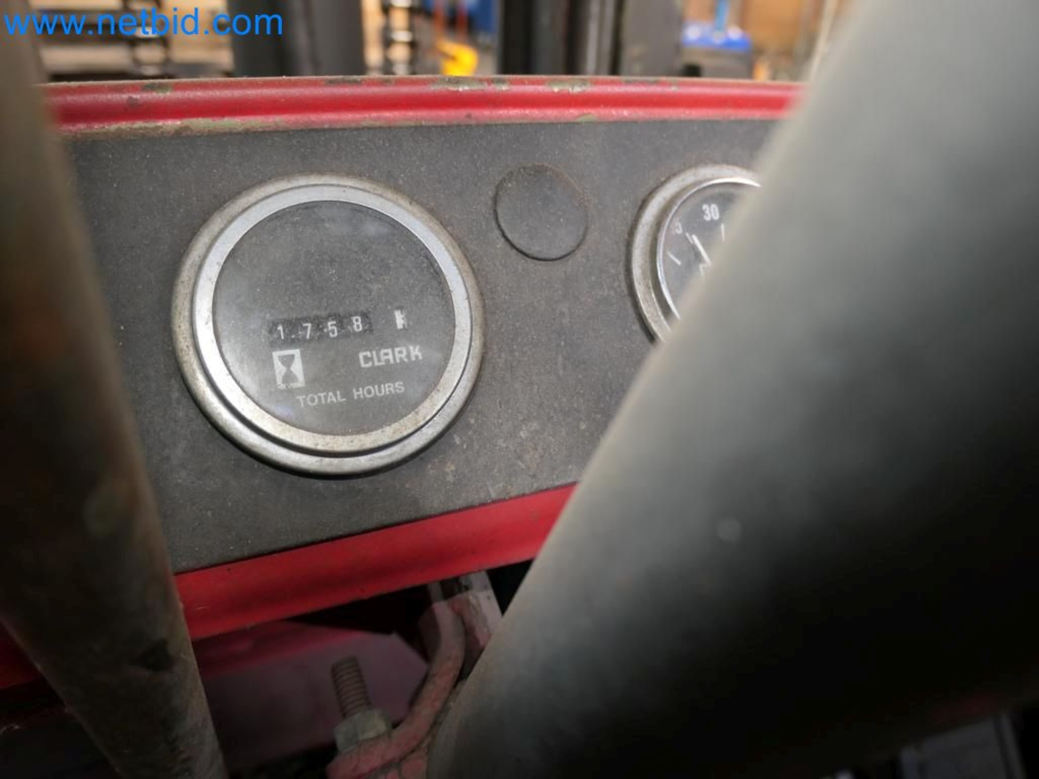 Kovozpracující stroje, vozidla a provozní a kancelářské vybavení-3