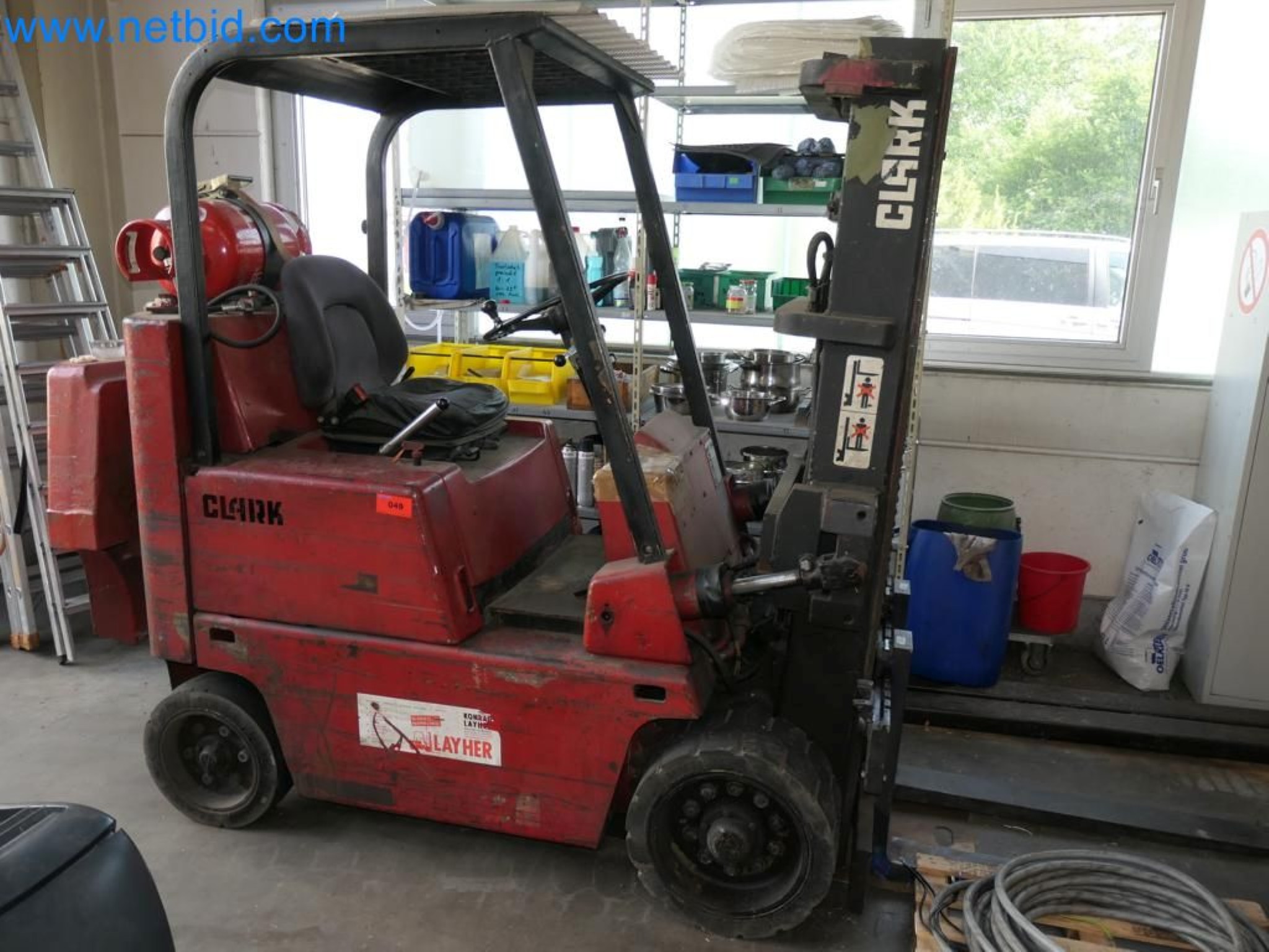 Kovozpracující stroje, vozidla a provozní a kancelářské vybavení-4