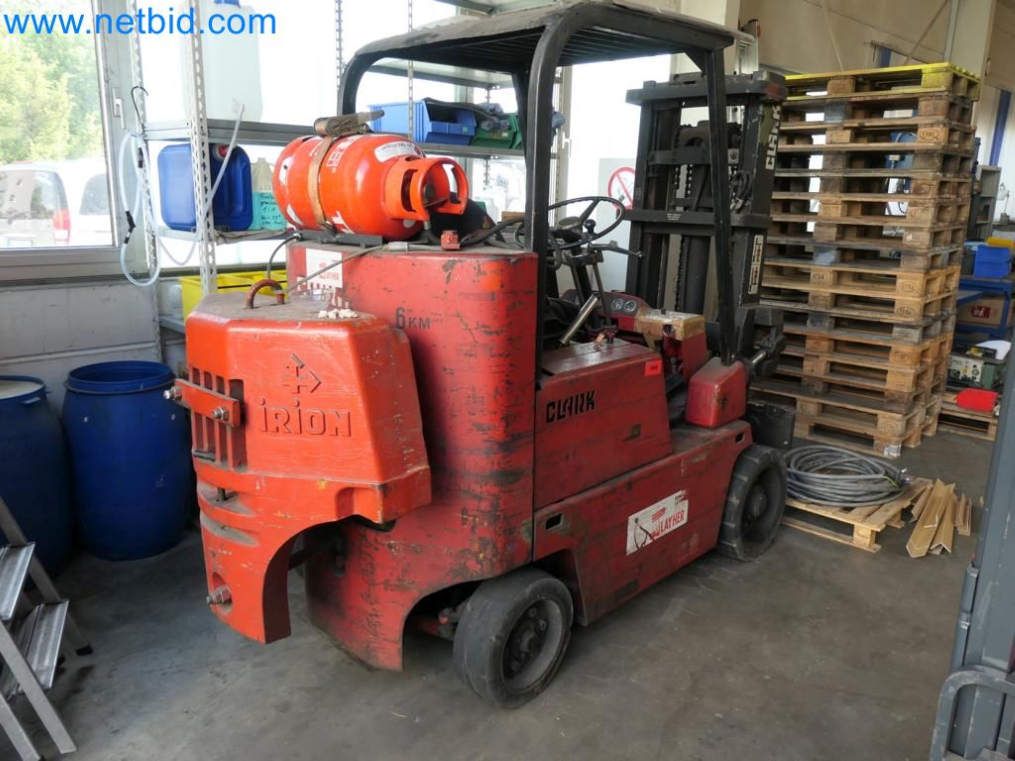 Kovozpracující stroje, vozidla a provozní a kancelářské vybavení-5