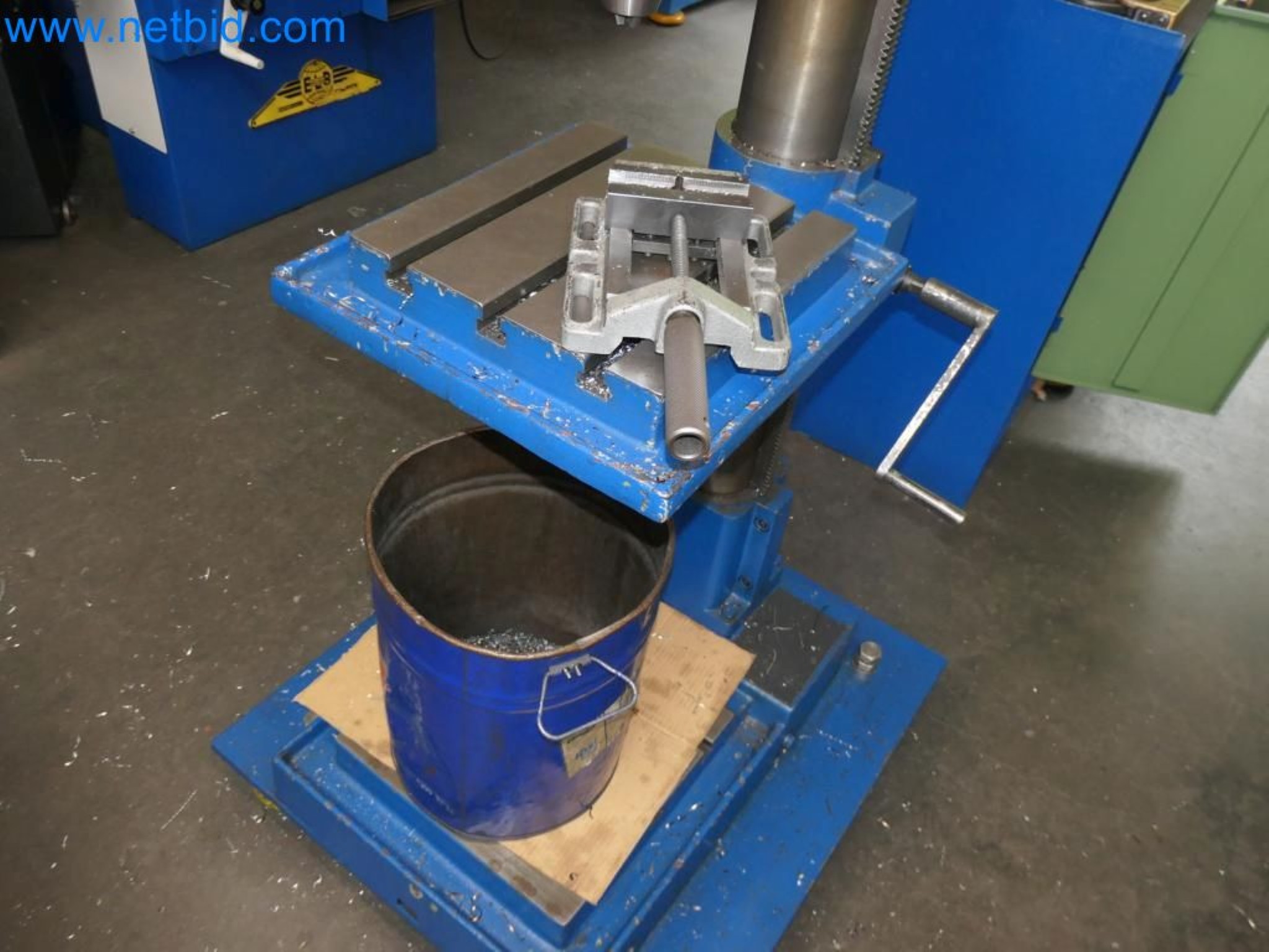 Kovozpracující stroje, vozidla a provozní a kancelářské vybavení-7