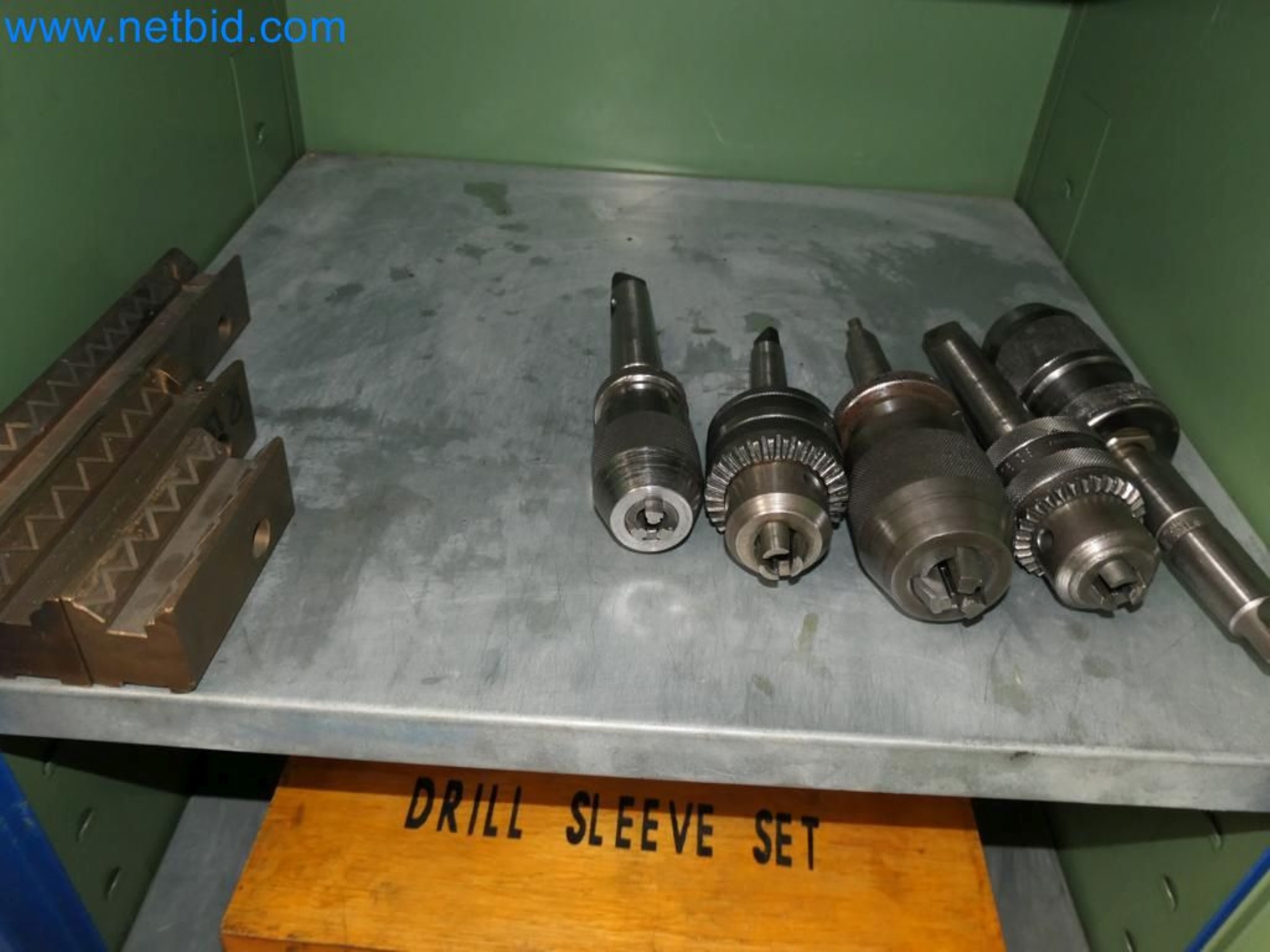 Kovozpracující stroje, vozidla a provozní a kancelářské vybavení-8