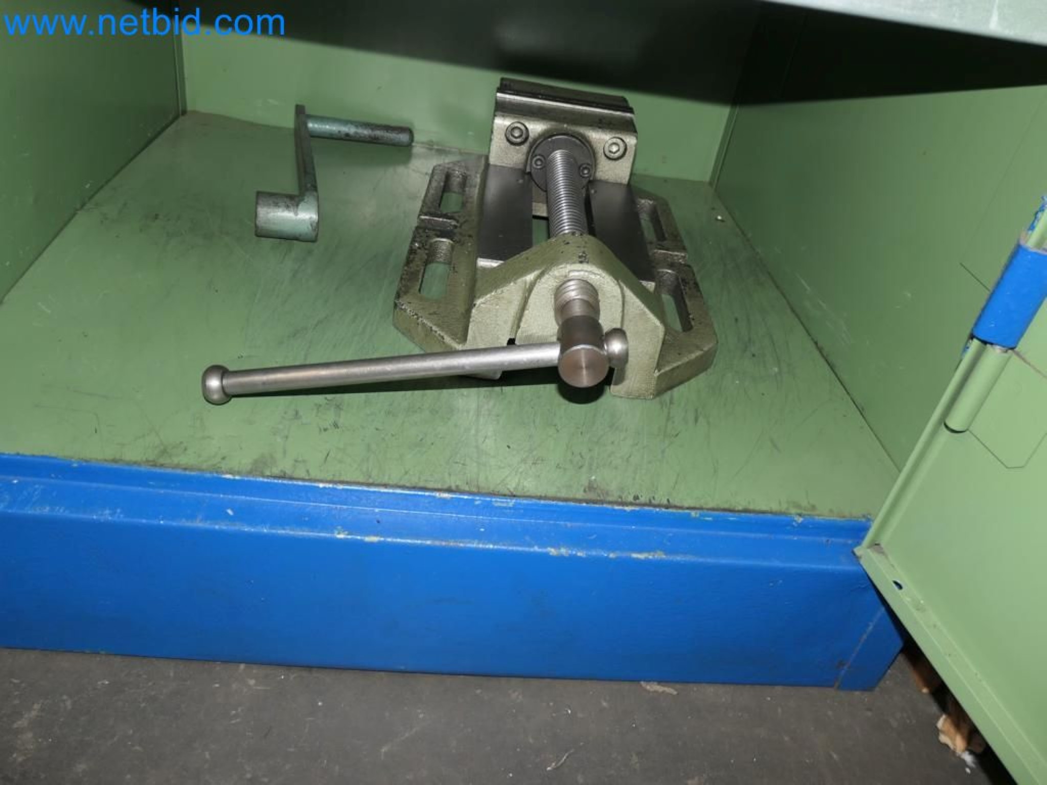 Kovozpracující stroje, vozidla a provozní a kancelářské vybavení-9