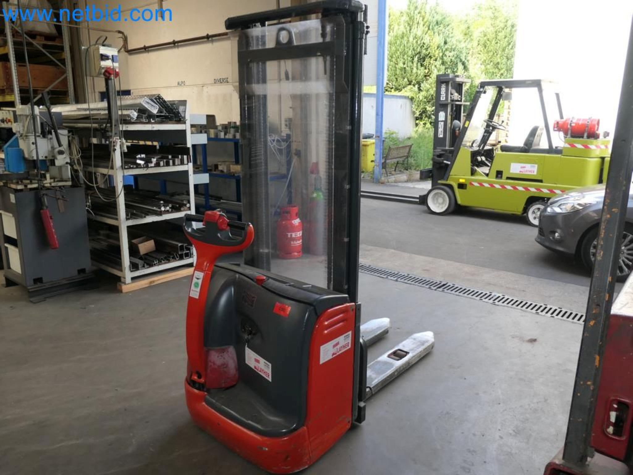 Kovozpracující stroje, vozidla a provozní a kancelářské vybavení-2