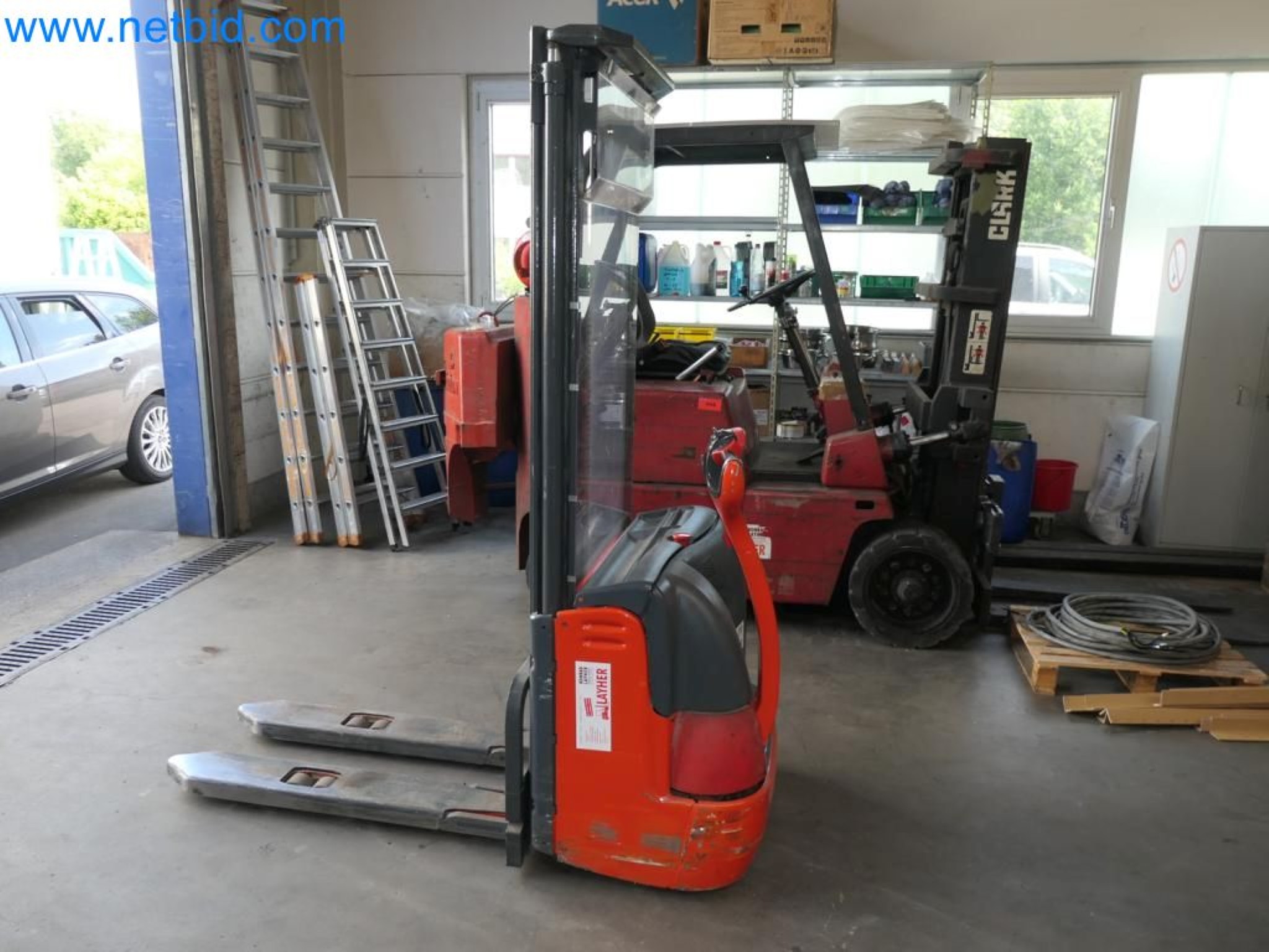 Kovozpracující stroje, vozidla a provozní a kancelářské vybavení-4